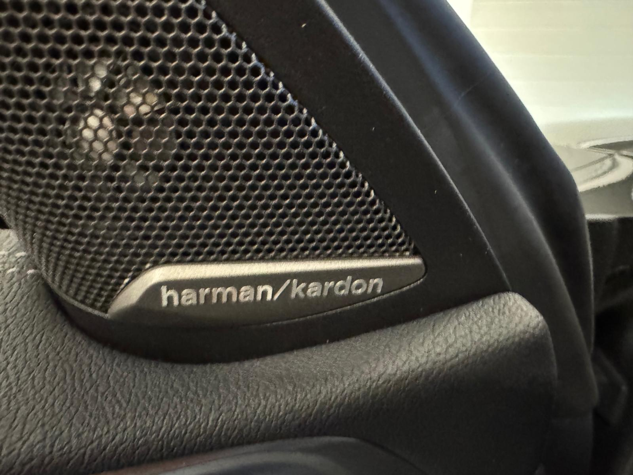 listing desktop thumbnail image 13