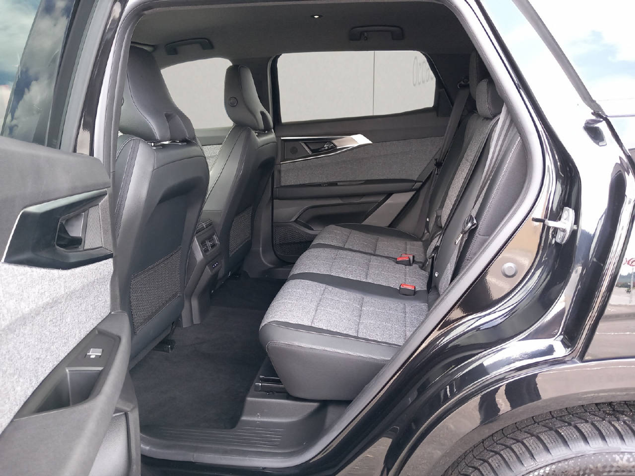 listing desktop thumbnail image 9