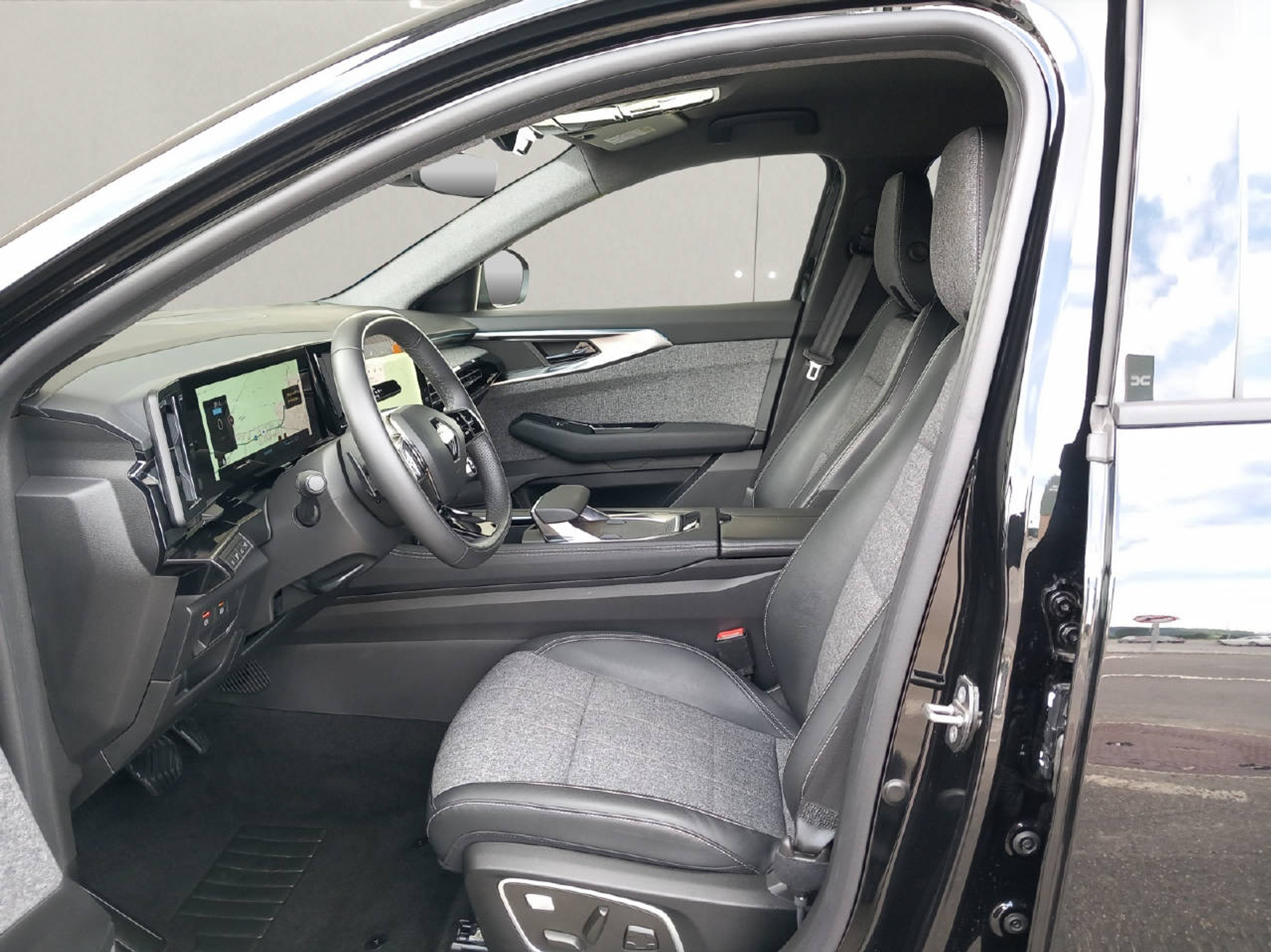 listing desktop thumbnail image 3