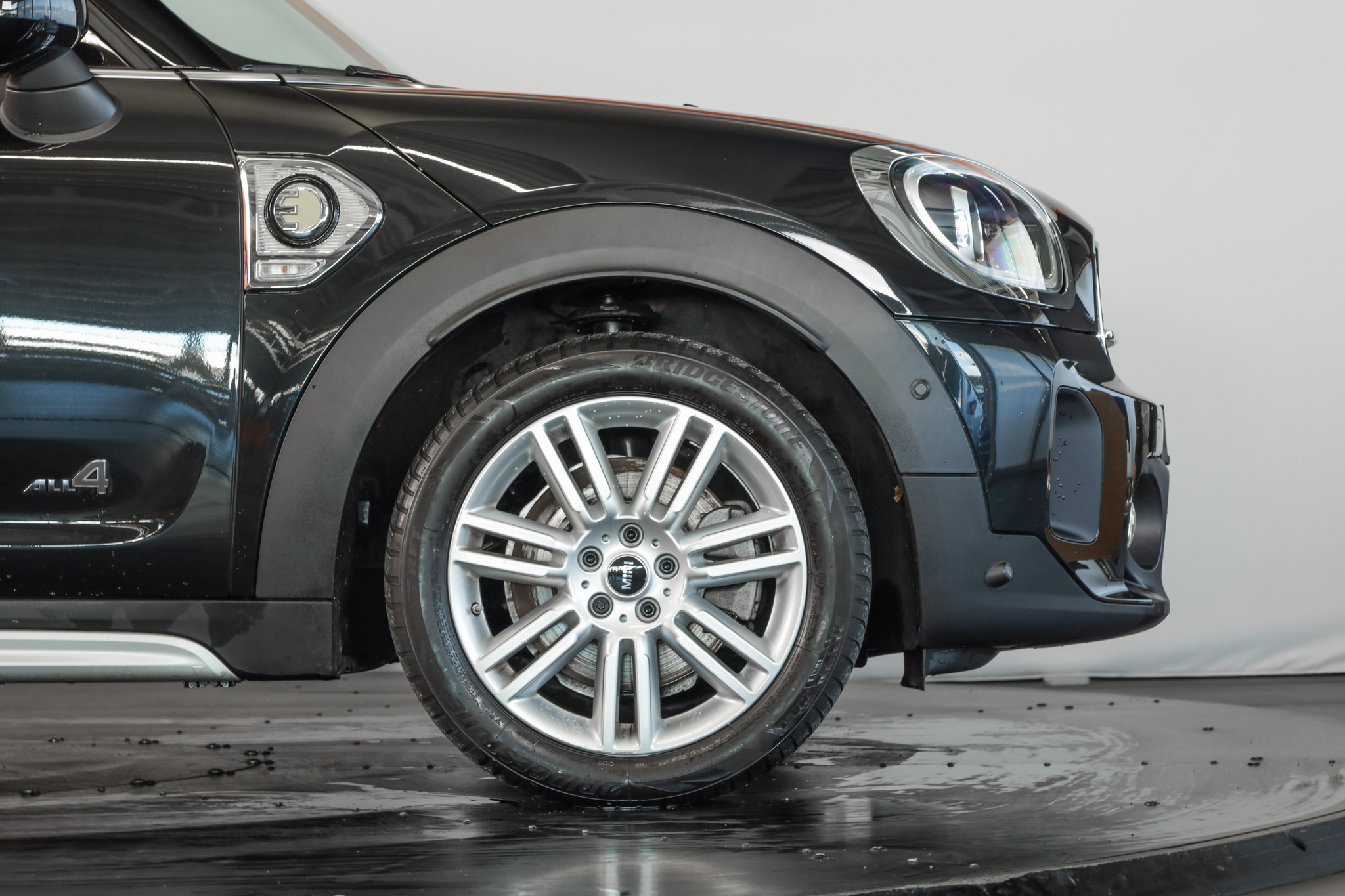 listing desktop thumbnail image 5