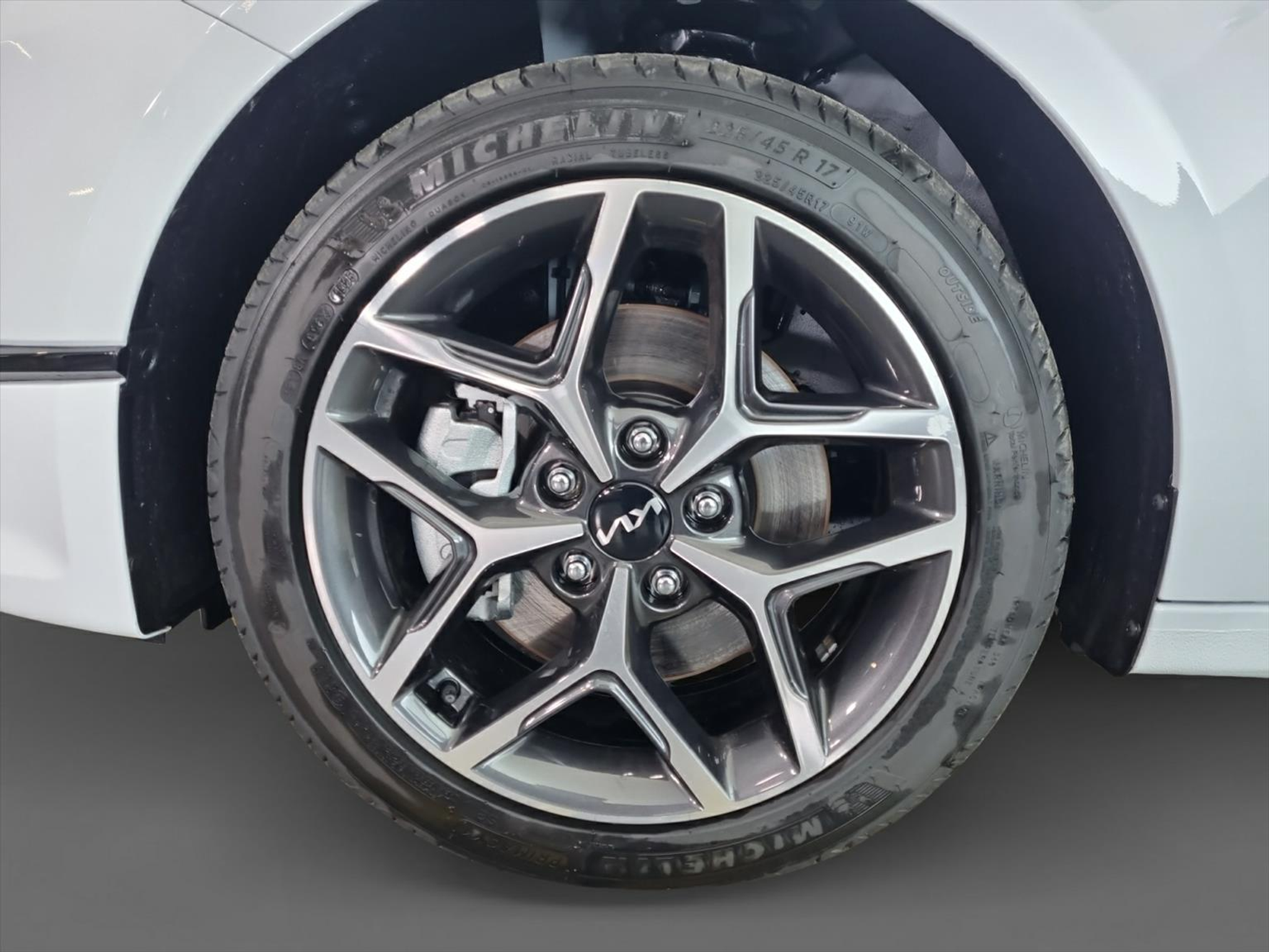 listing desktop thumbnail image 15