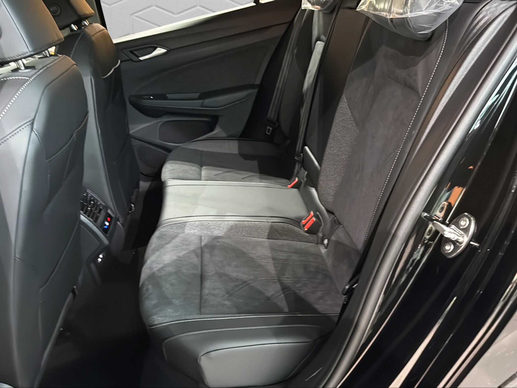 listing desktop thumbnail image 12