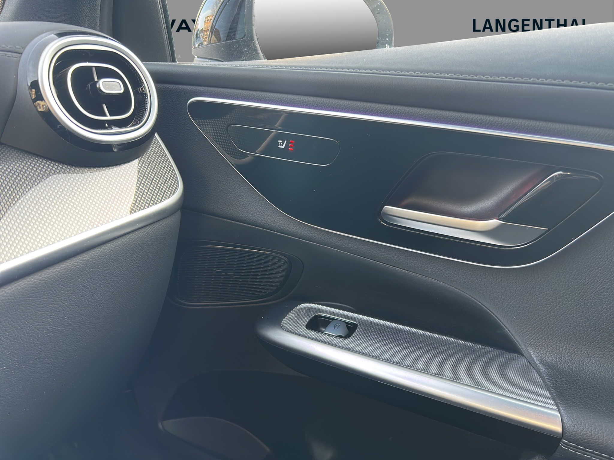 listing desktop thumbnail image 15