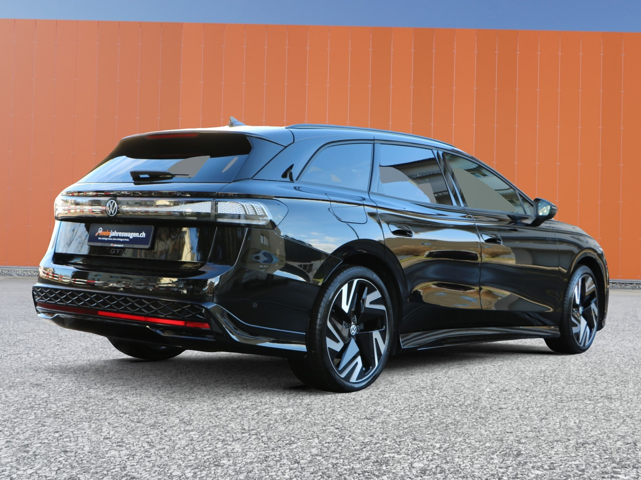 listing desktop thumbnail image 1