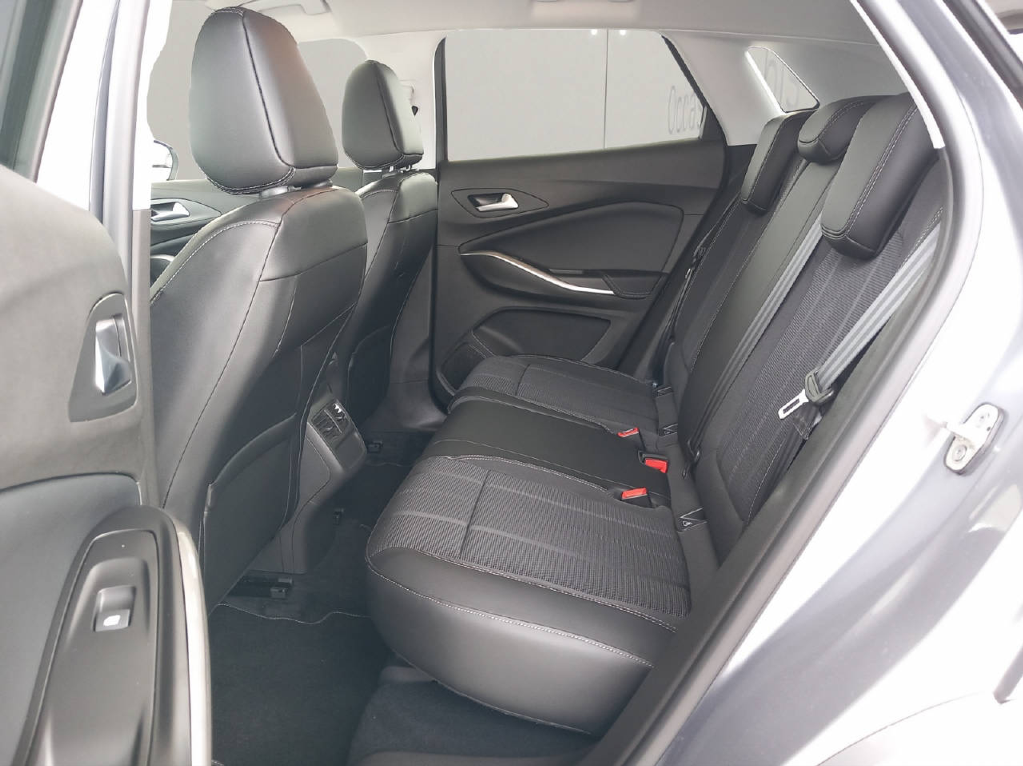 listing desktop thumbnail image 9