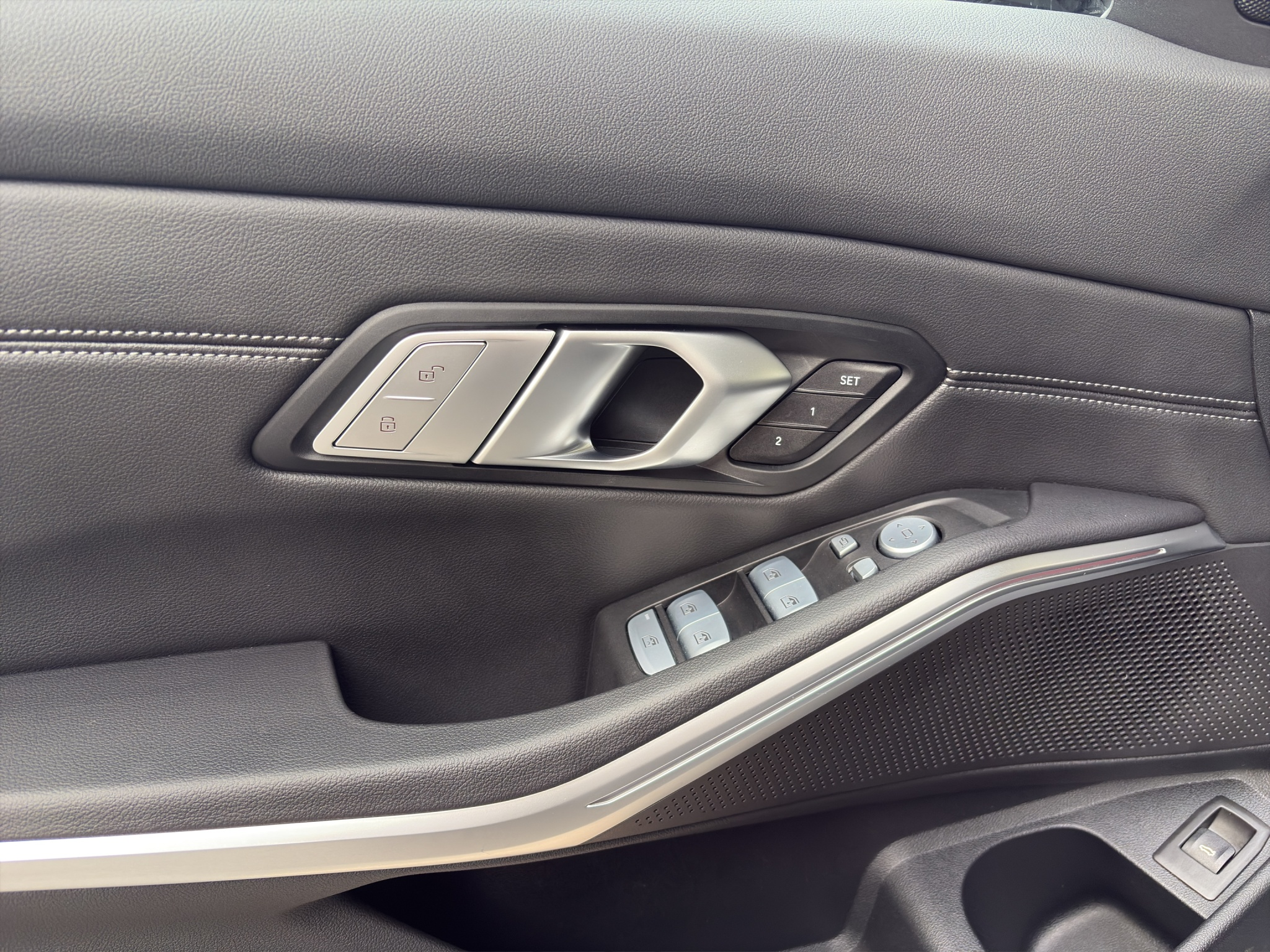 listing desktop thumbnail image 9