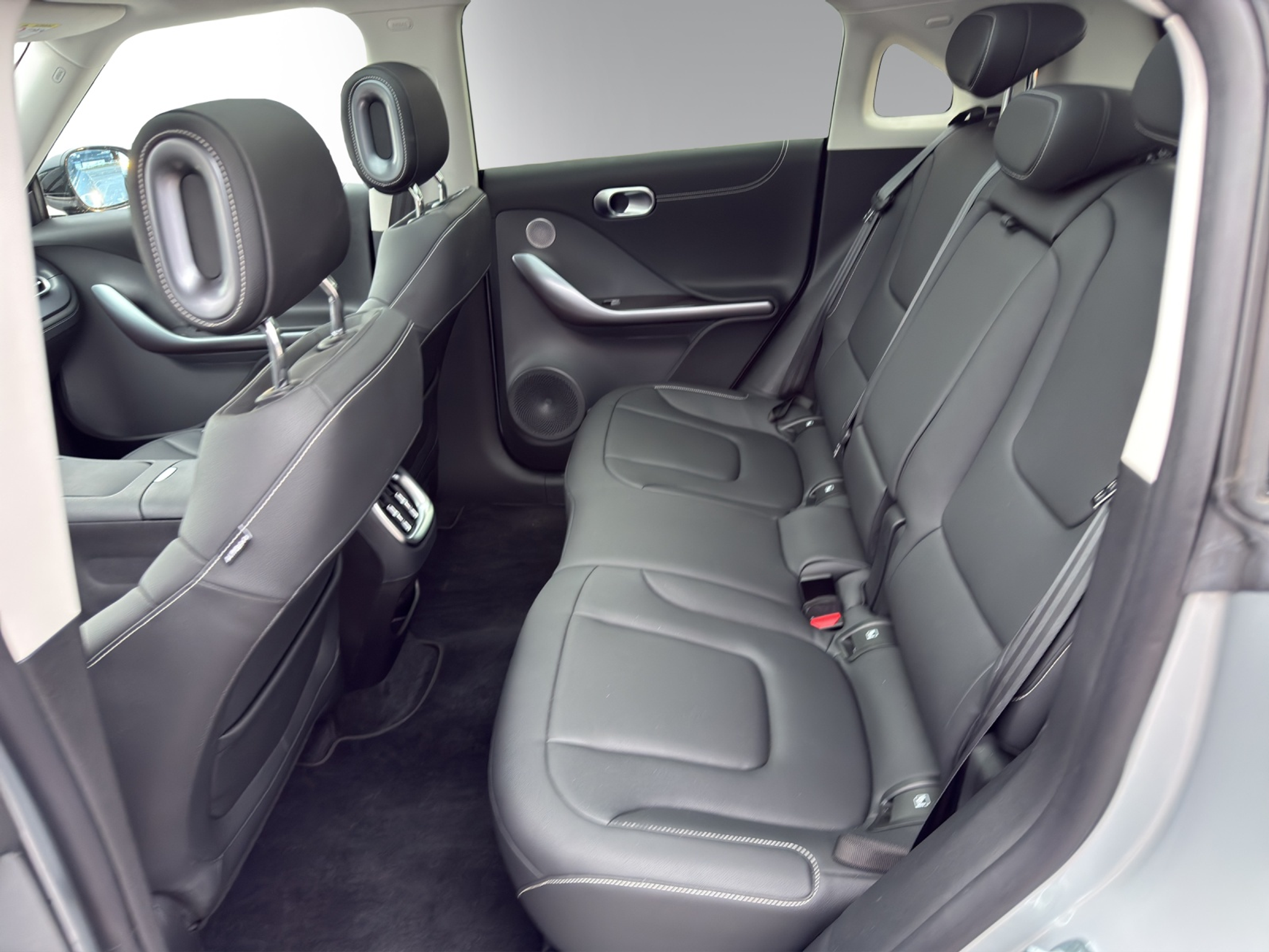 listing desktop thumbnail image 9