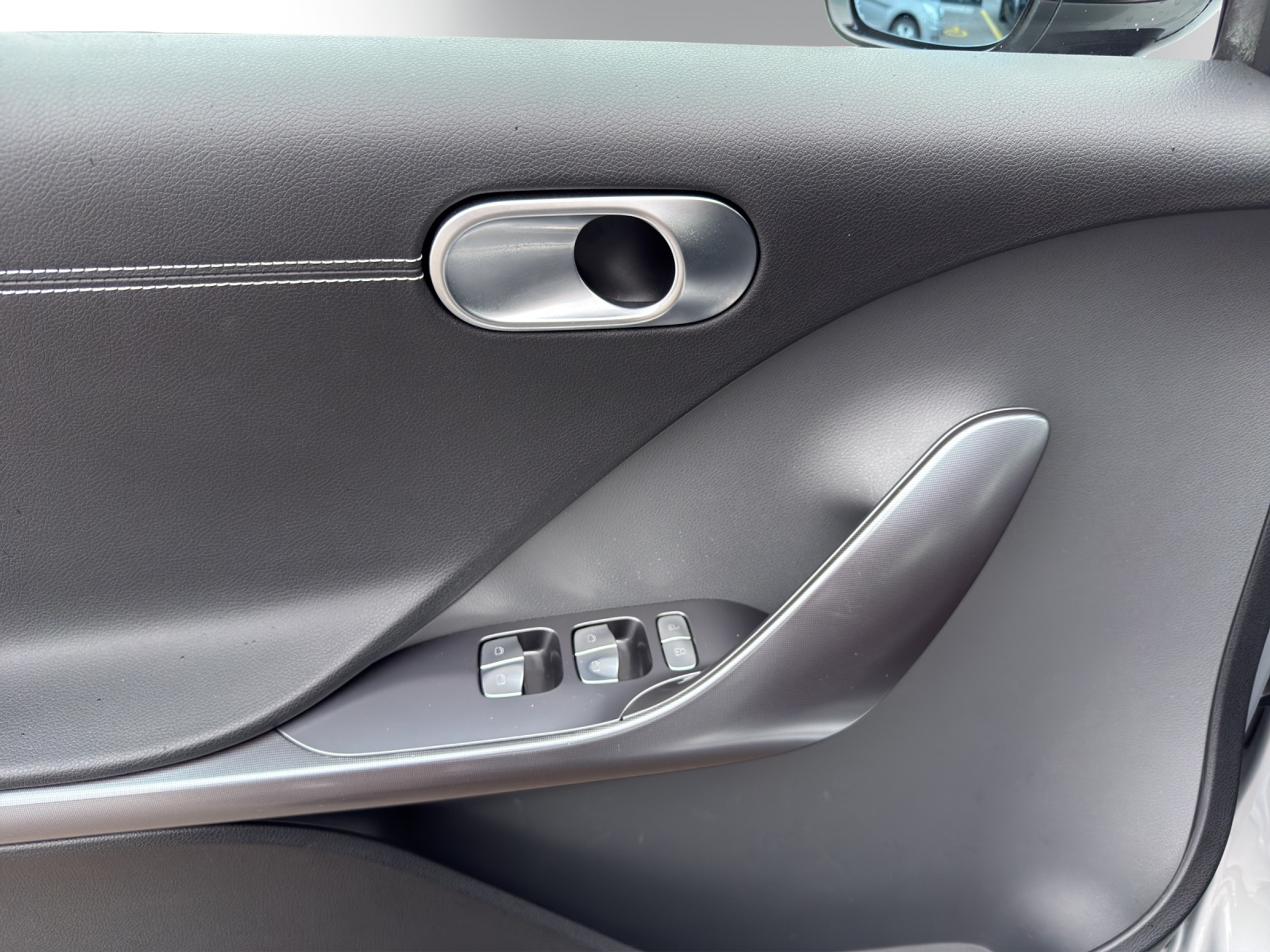 listing desktop thumbnail image 7