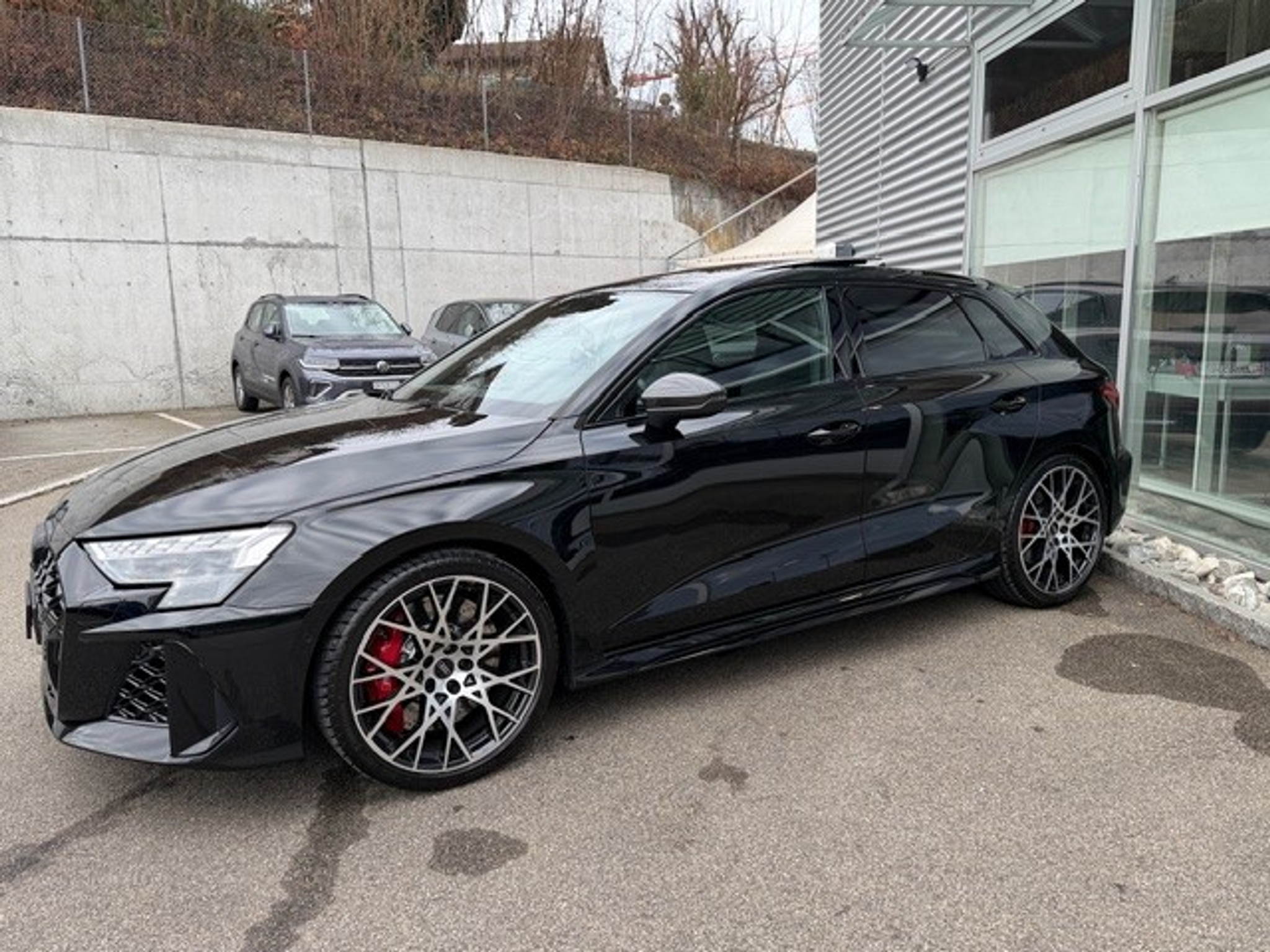 listing desktop thumbnail image 6