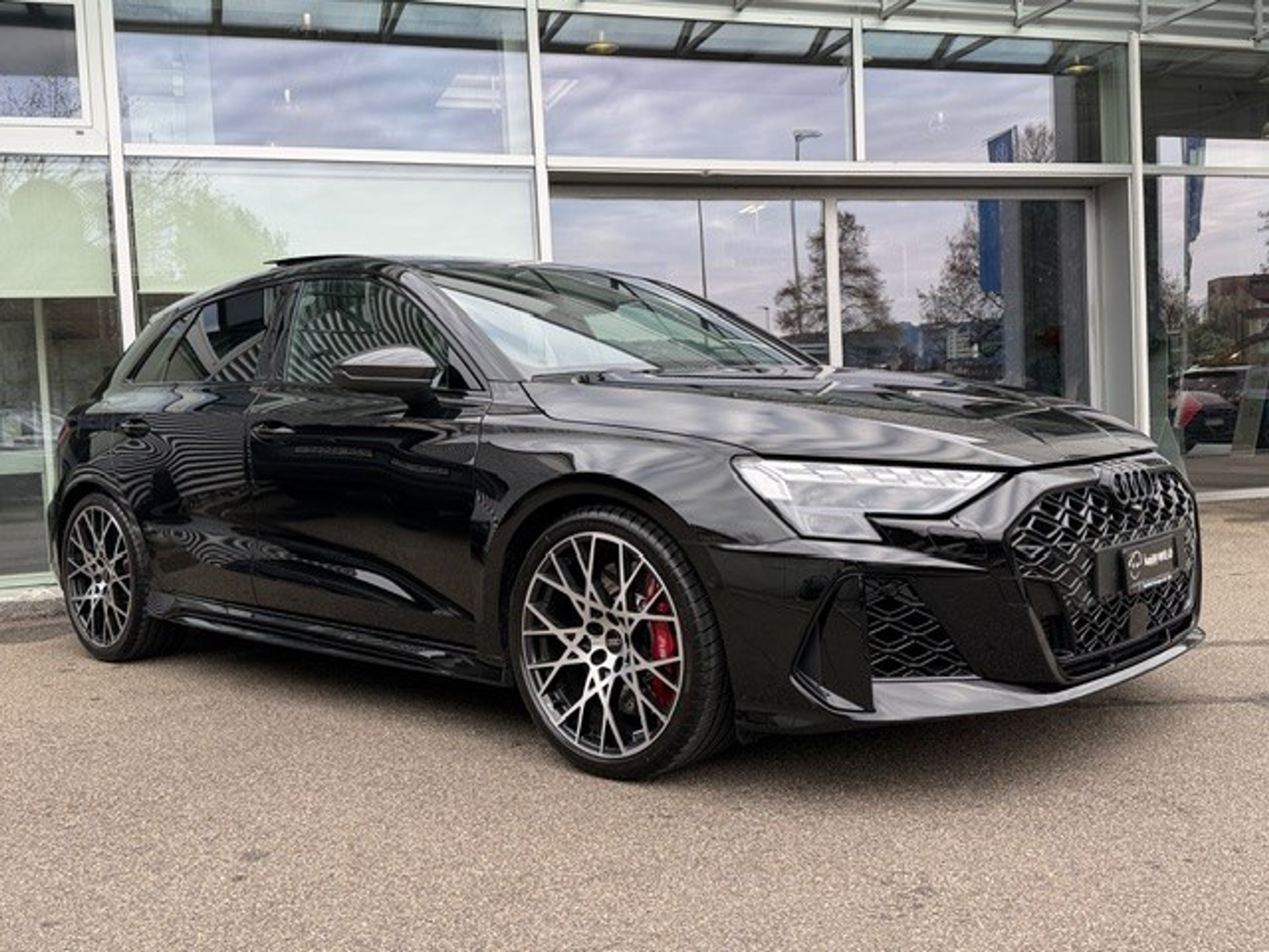 listing desktop thumbnail image 7