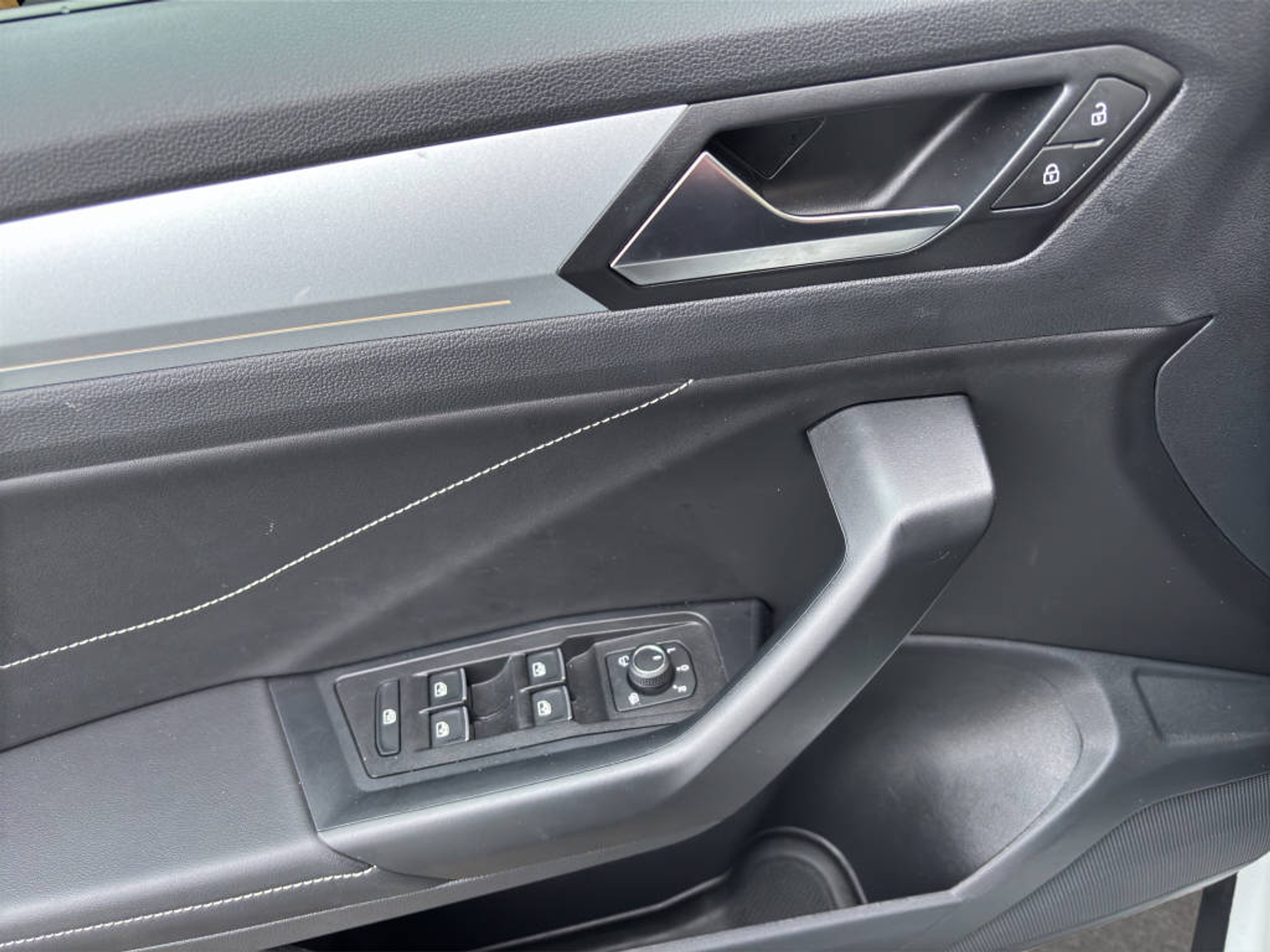 listing desktop thumbnail image 13