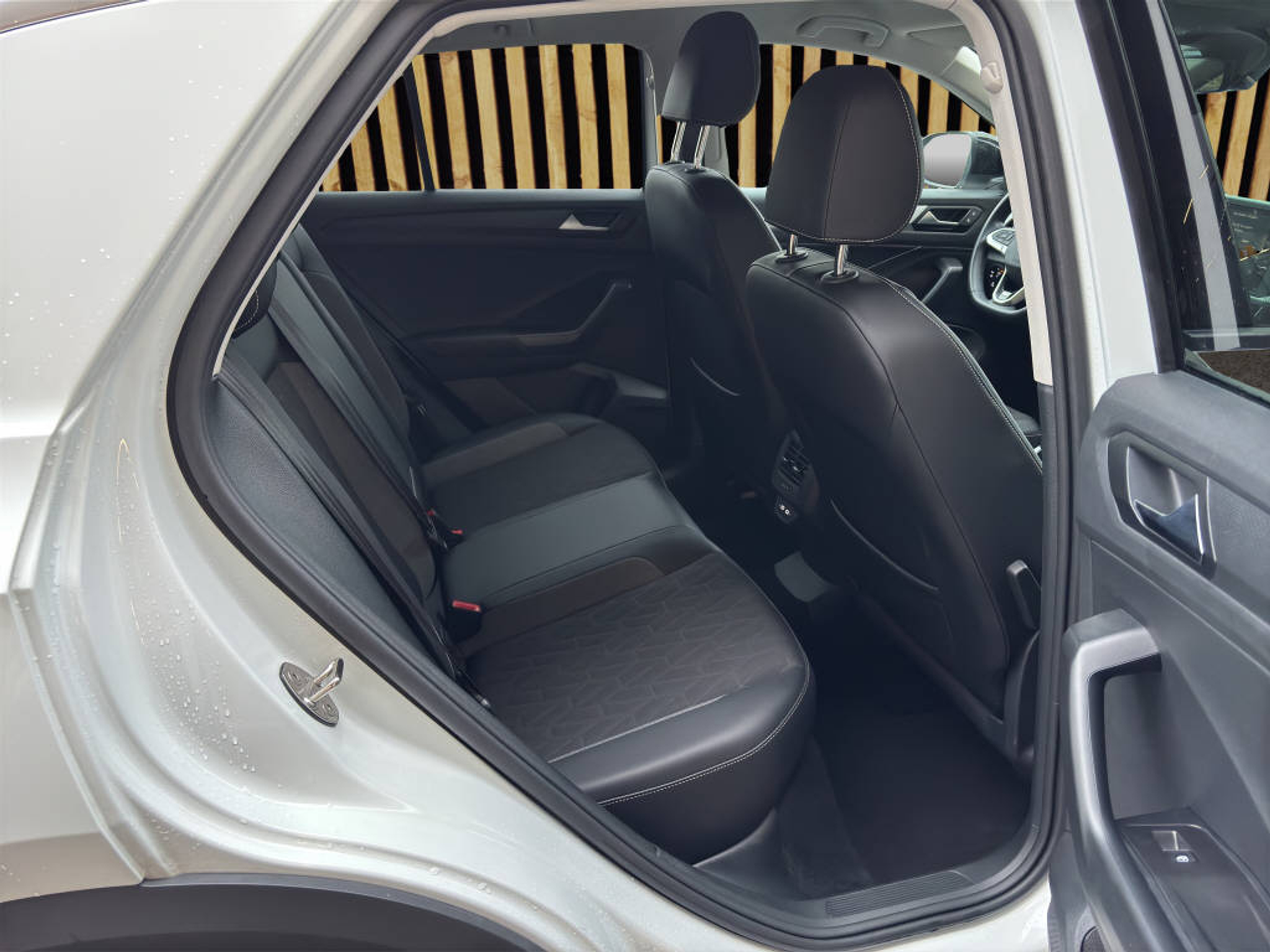 listing desktop thumbnail image 5