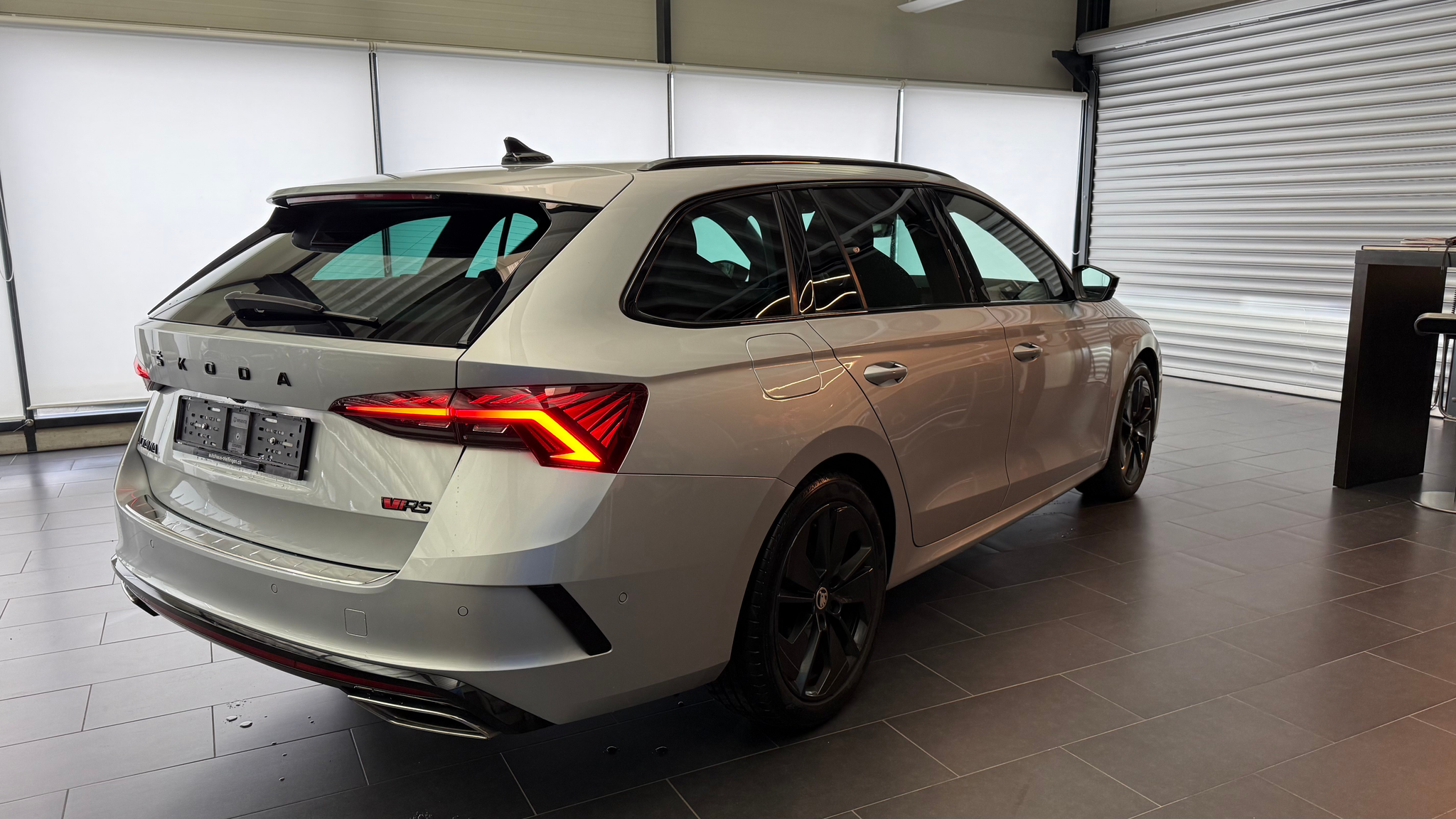 listing desktop thumbnail image 5