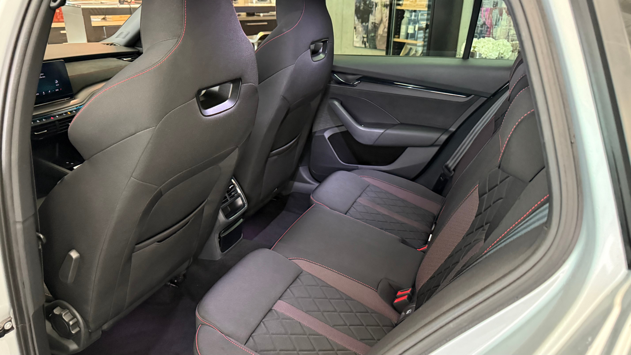 listing desktop thumbnail image 18