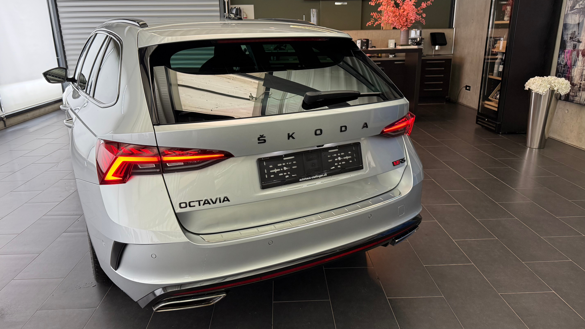 listing desktop thumbnail image 7