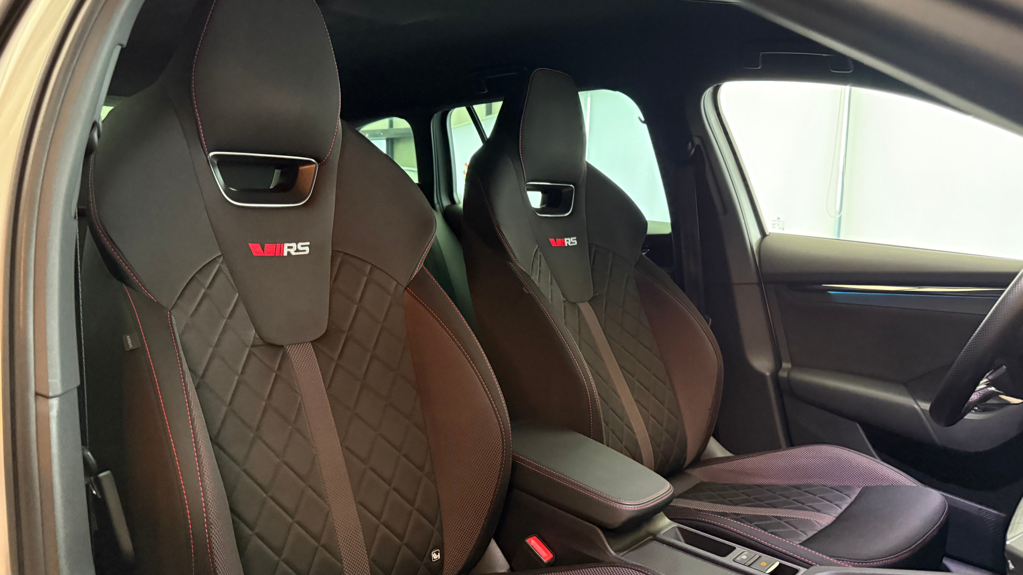 listing desktop thumbnail image 1