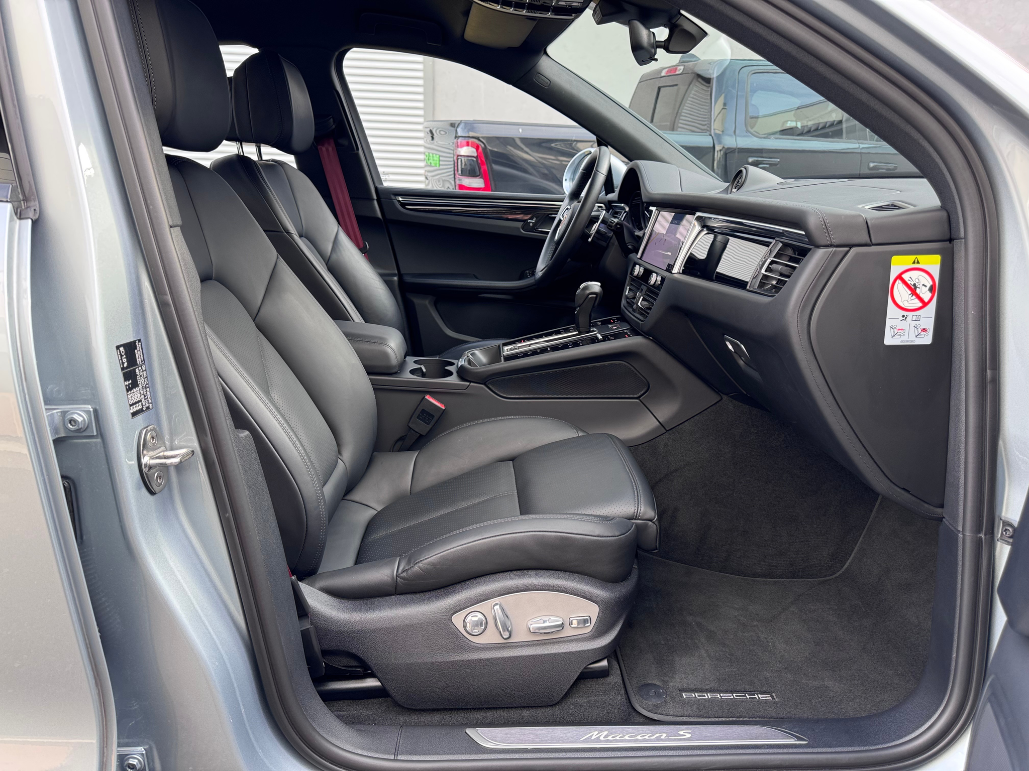 listing desktop thumbnail image 8