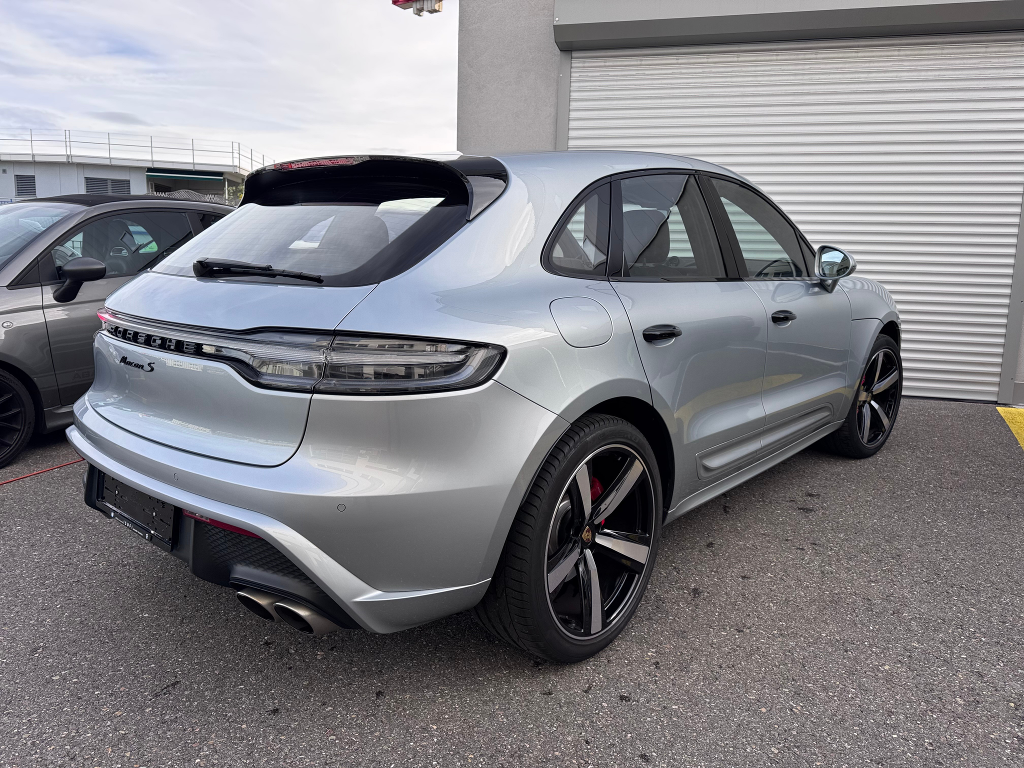 listing desktop thumbnail image 2