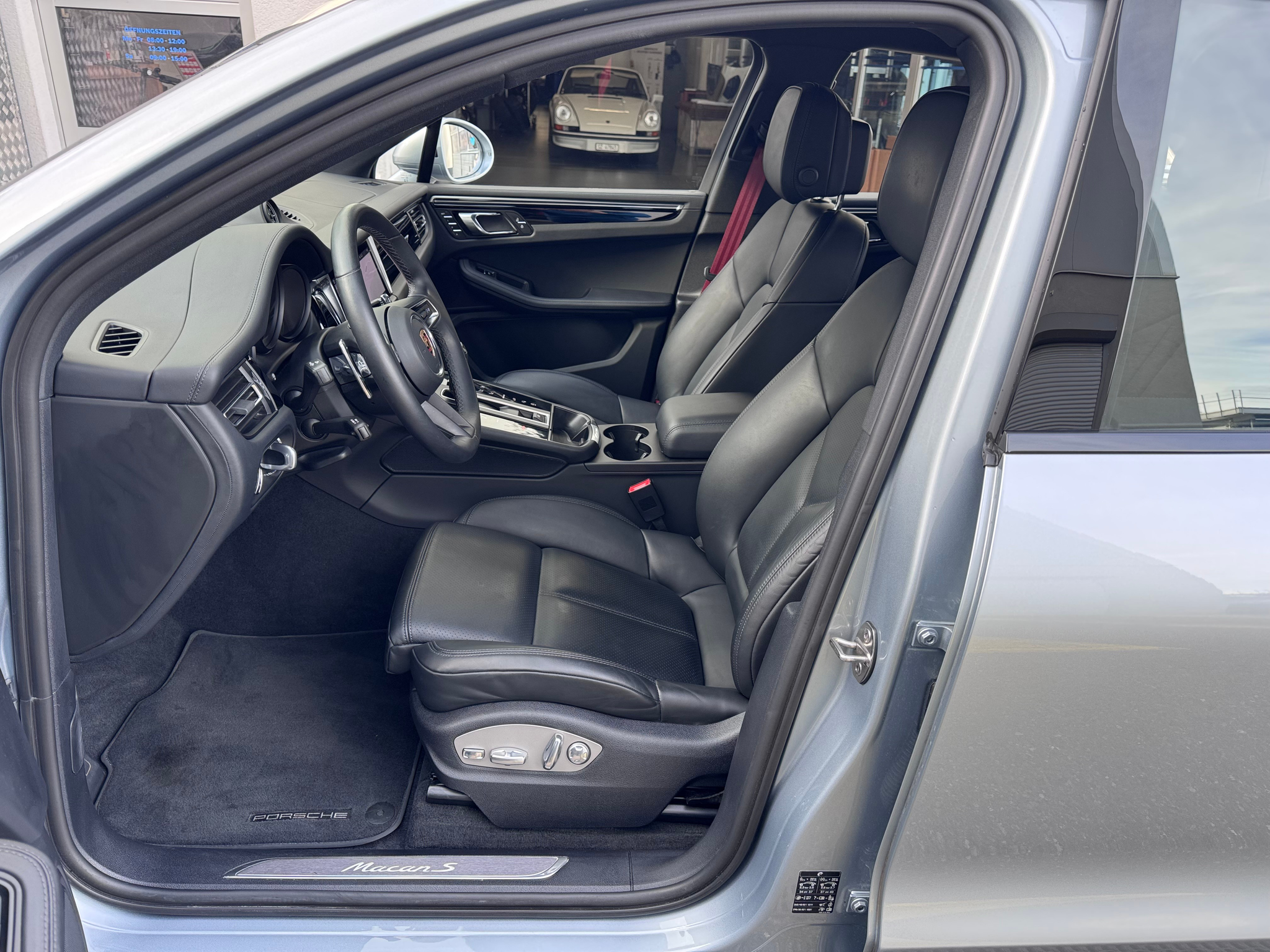 listing desktop thumbnail image 7