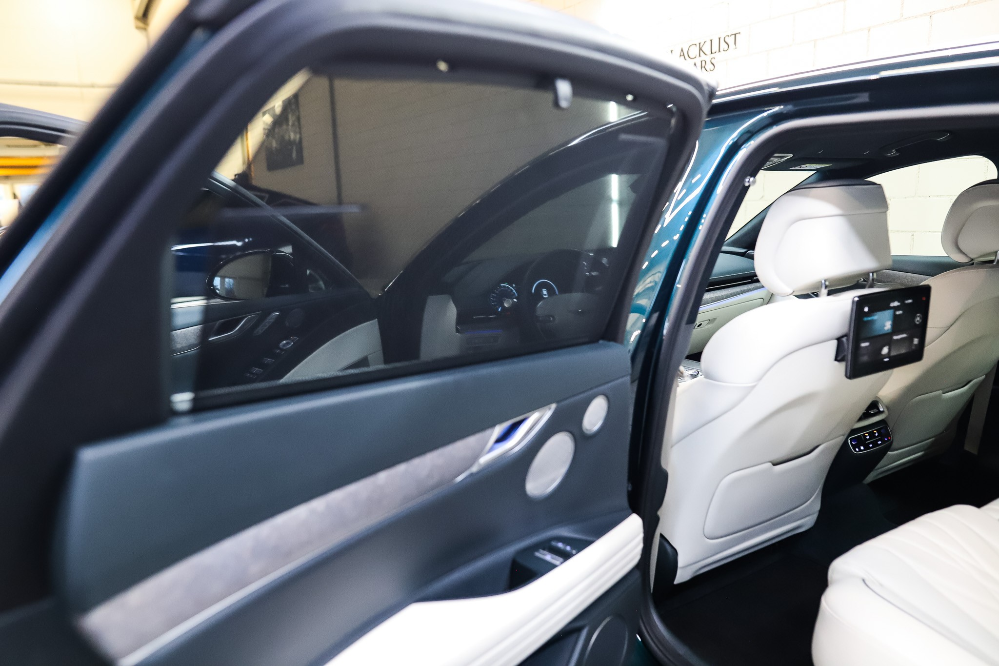 listing desktop thumbnail image 15