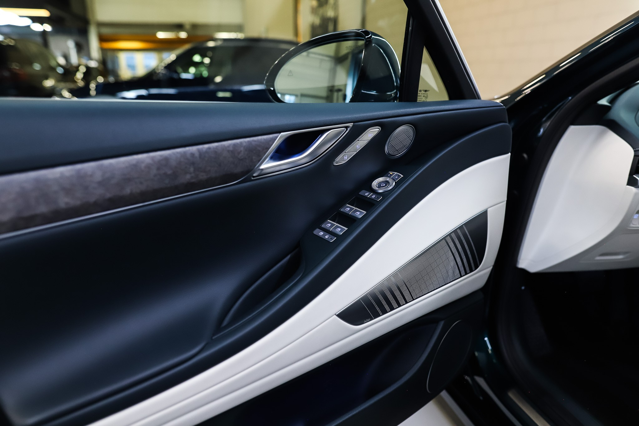 listing desktop thumbnail image 8