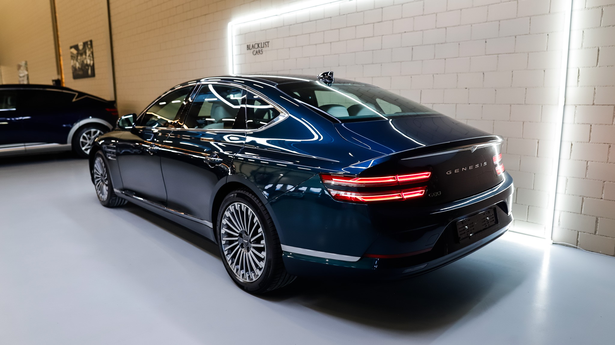 listing desktop thumbnail image 4