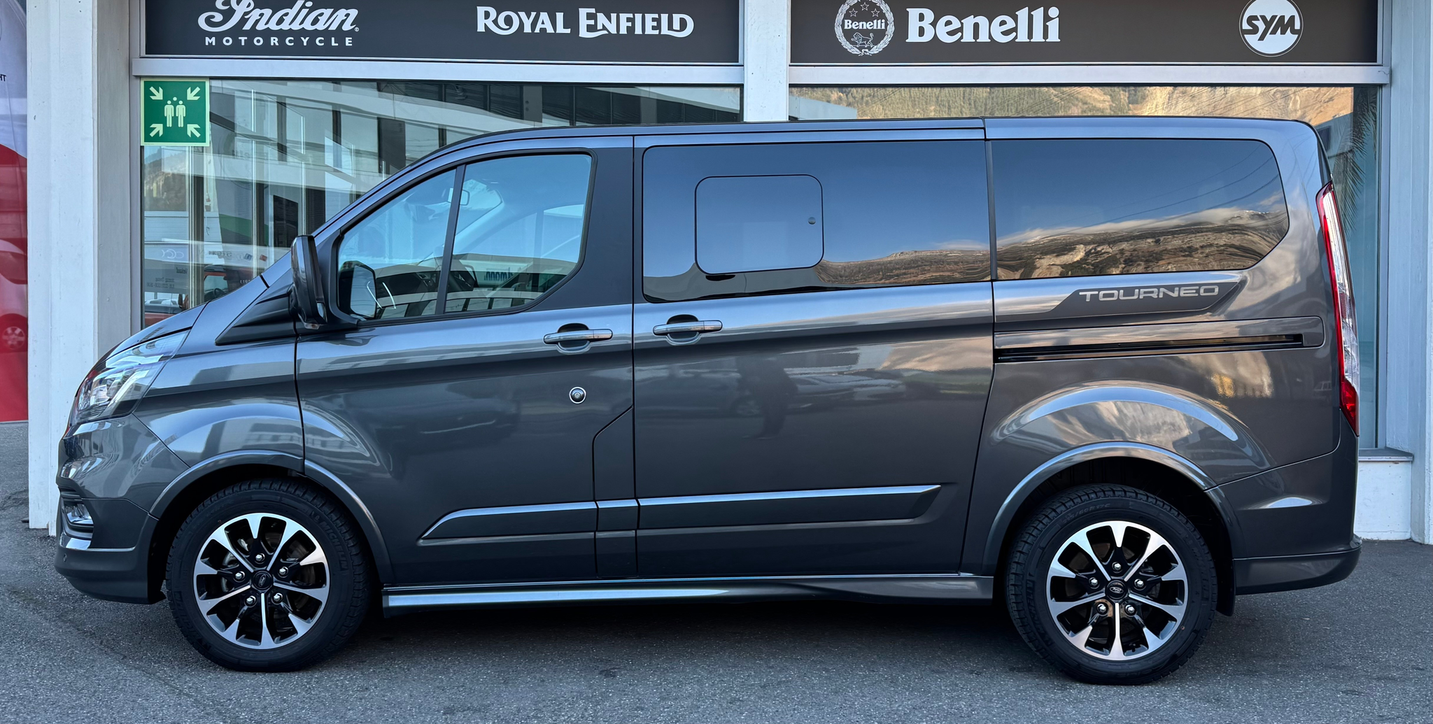 listing desktop thumbnail image 4