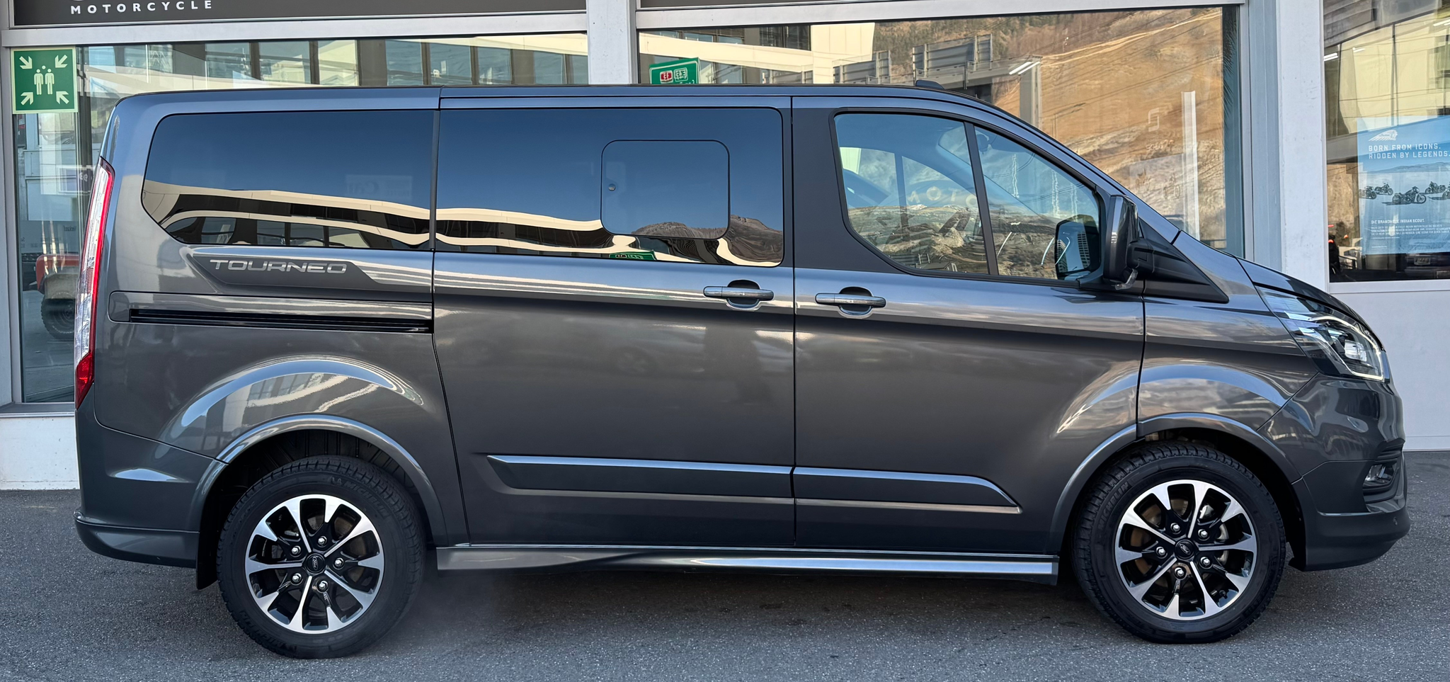 listing desktop thumbnail image 1