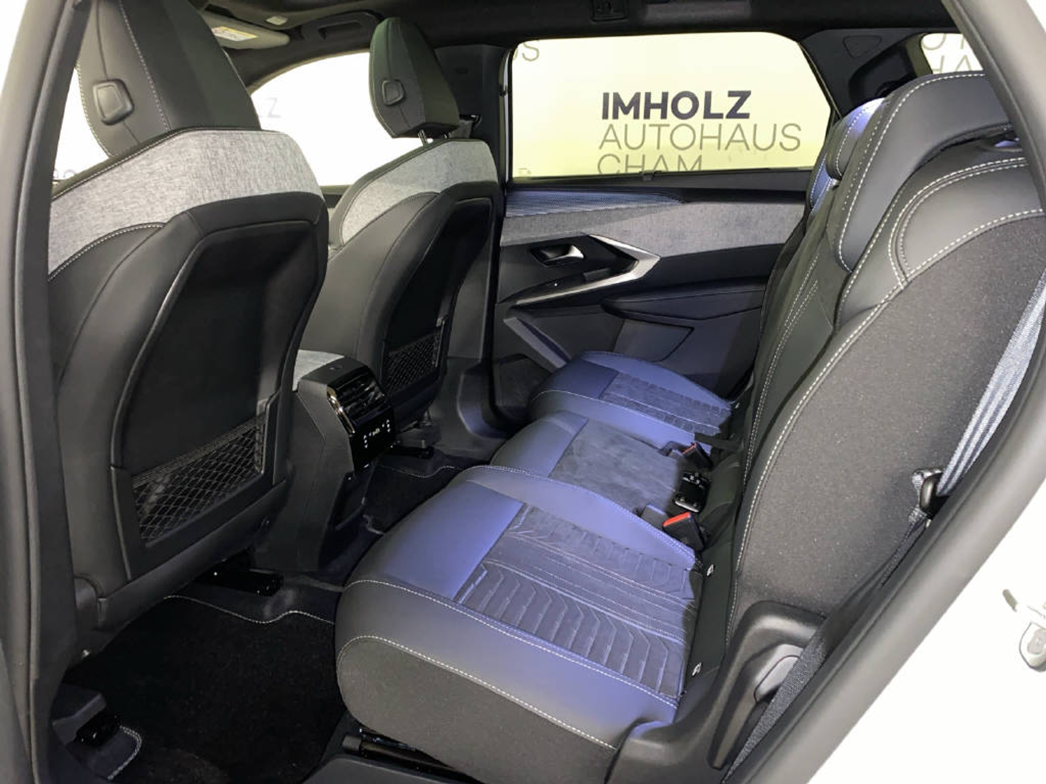 listing desktop thumbnail image 16