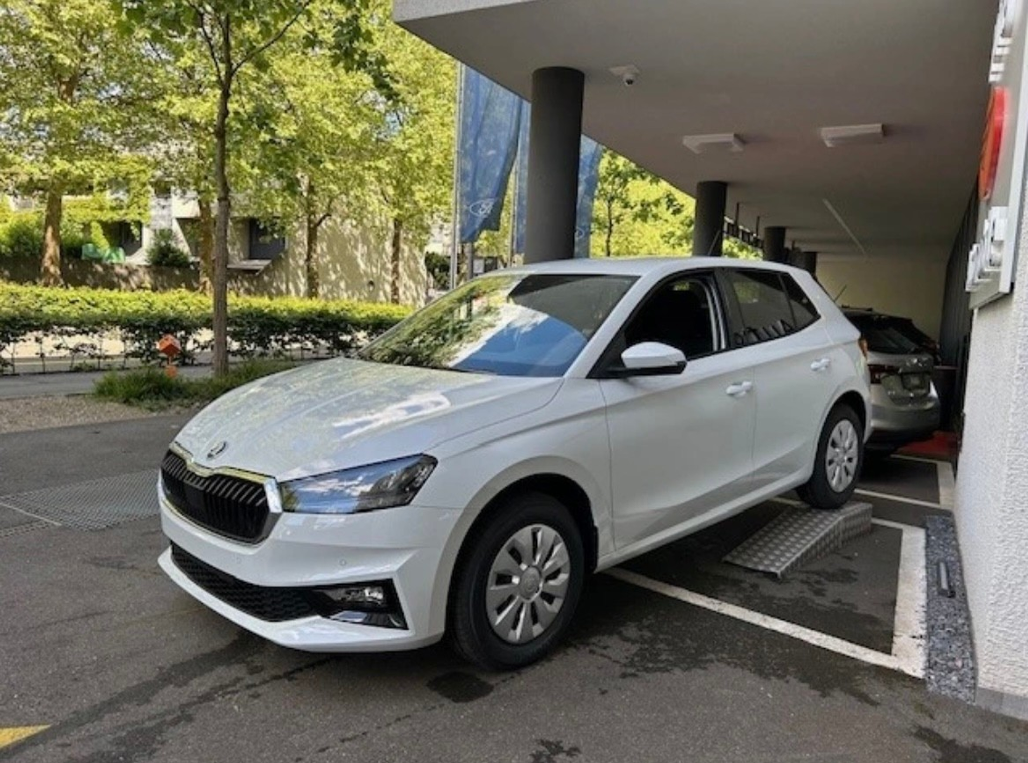 listing desktop thumbnail image 5