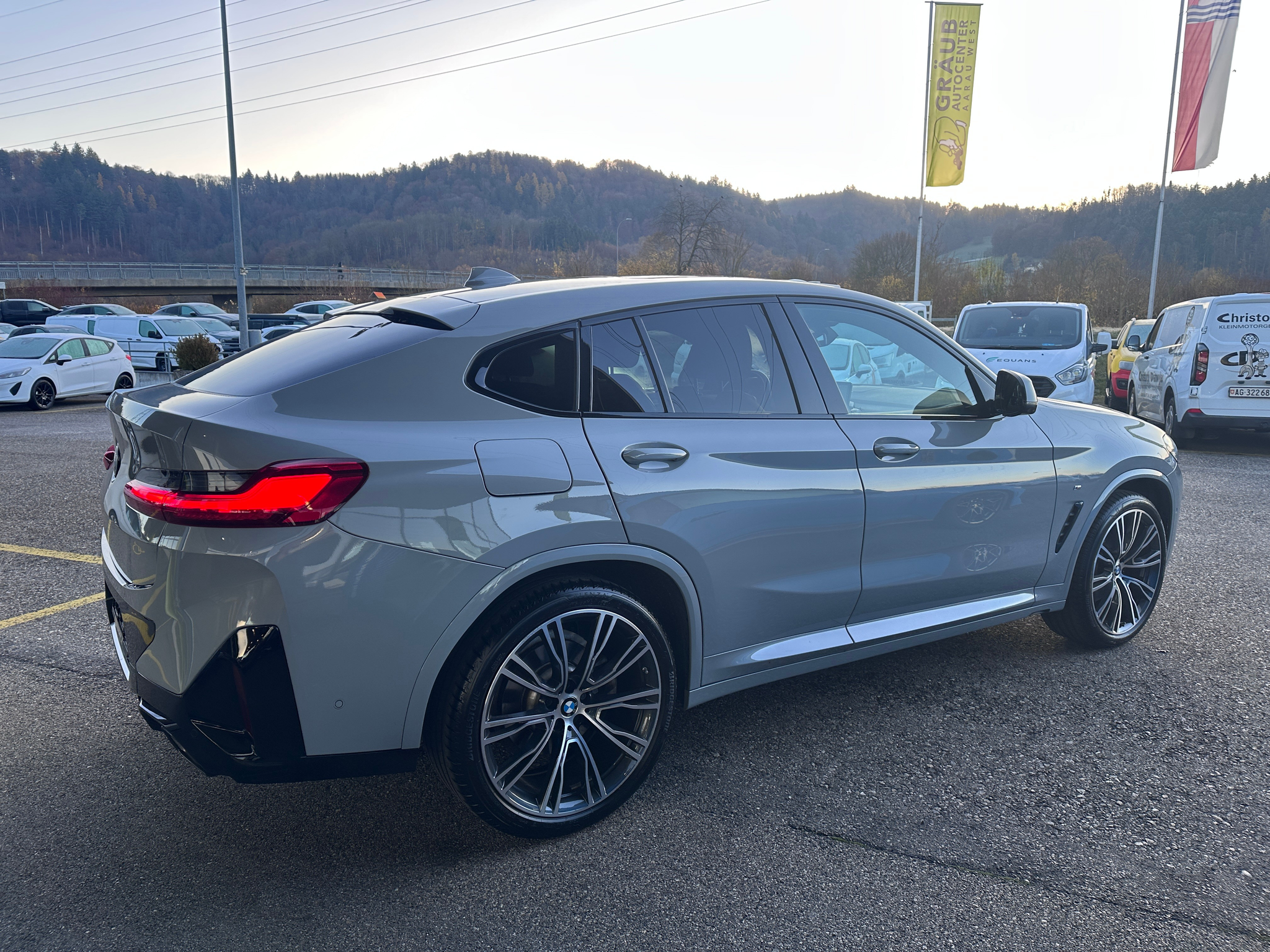 listing desktop thumbnail image 6