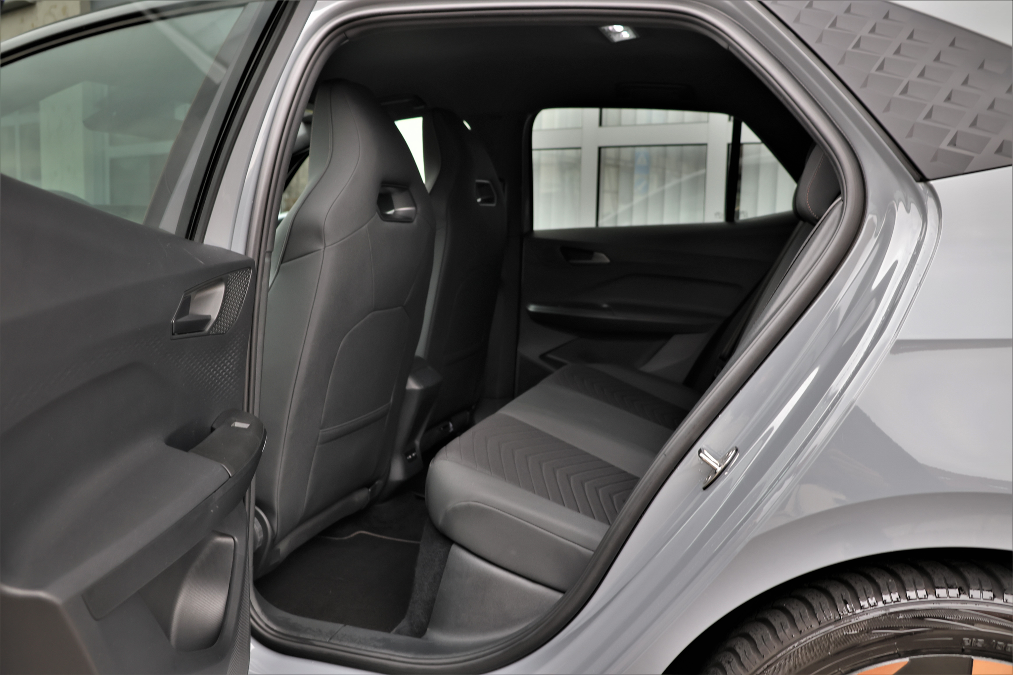 listing desktop thumbnail image 10