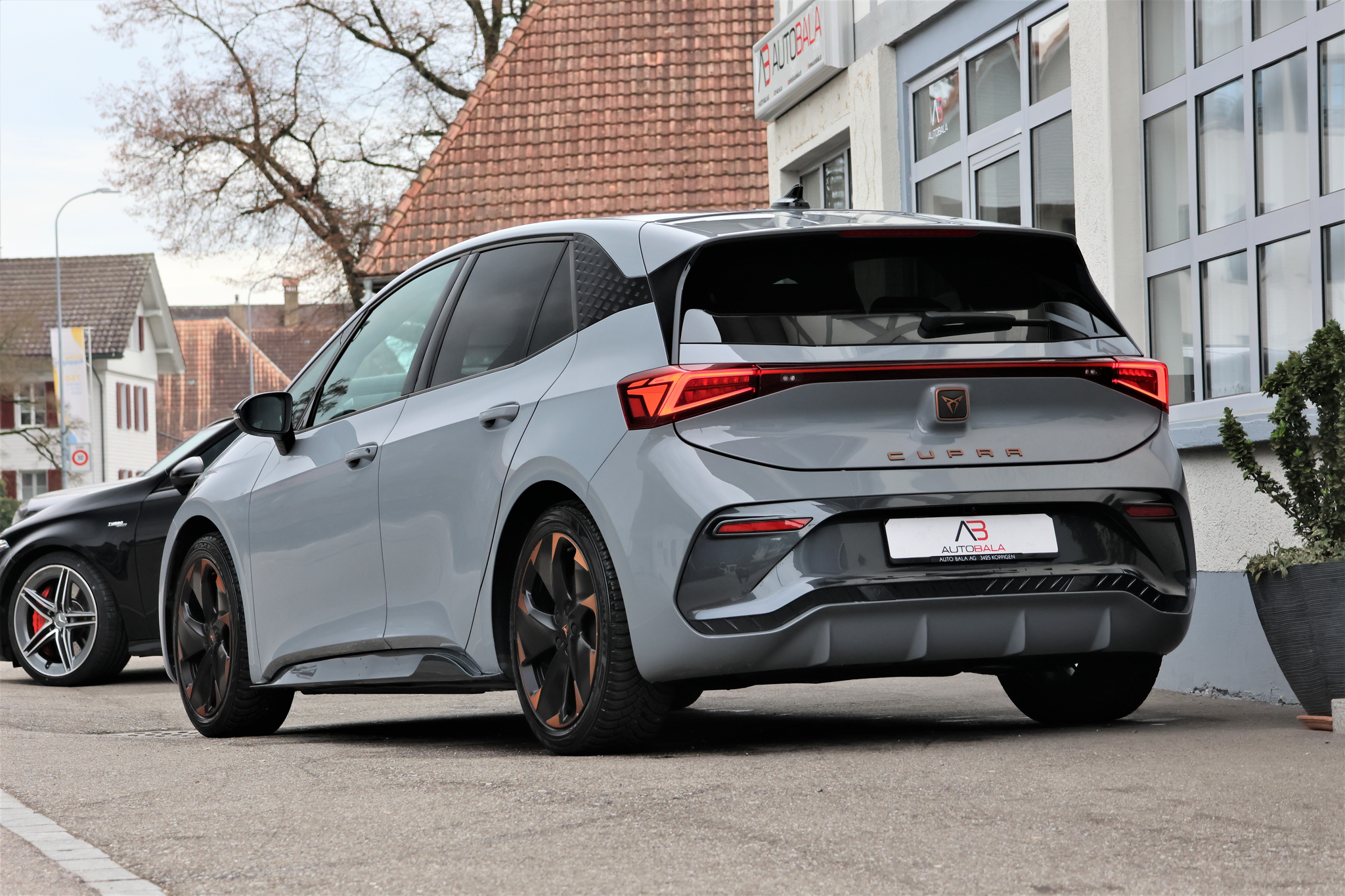 listing desktop thumbnail image 2