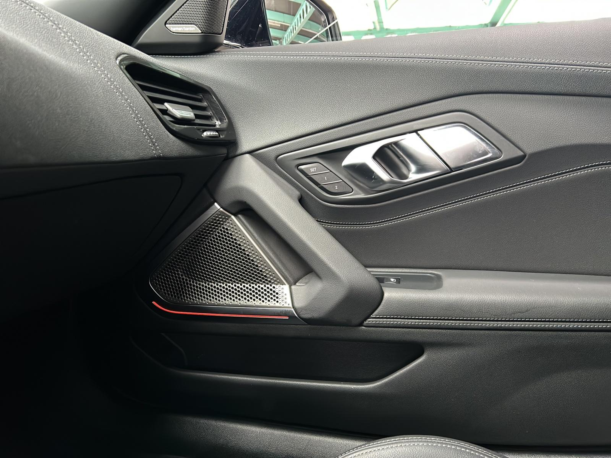 listing desktop thumbnail image 12