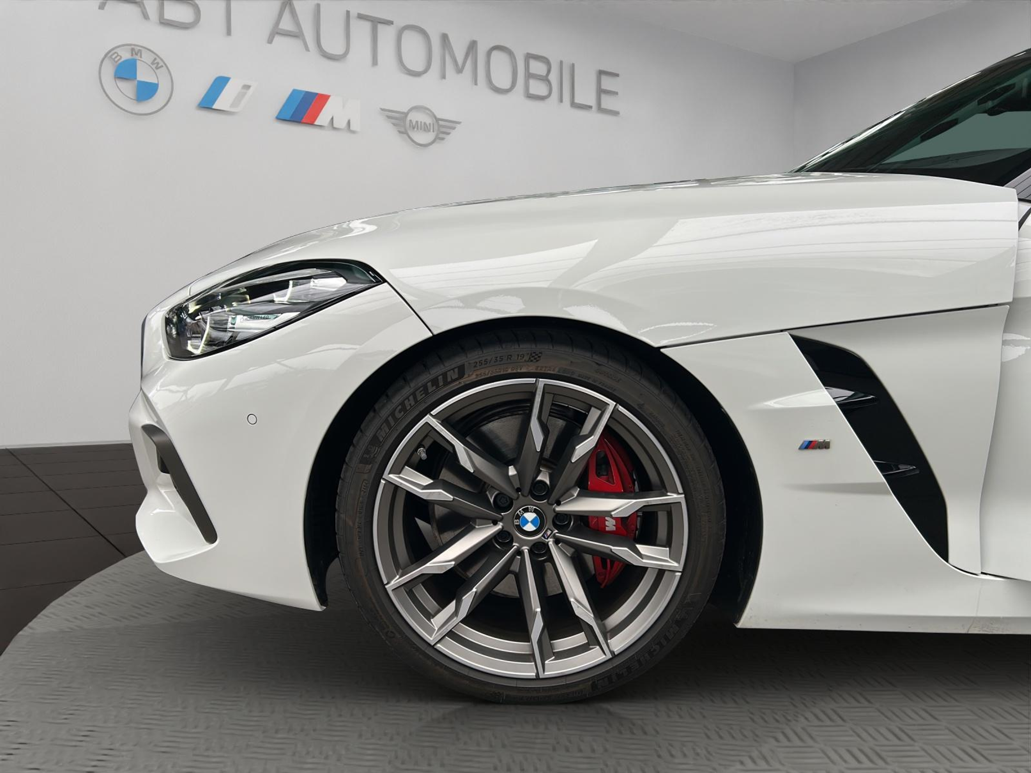 listing desktop thumbnail image 23