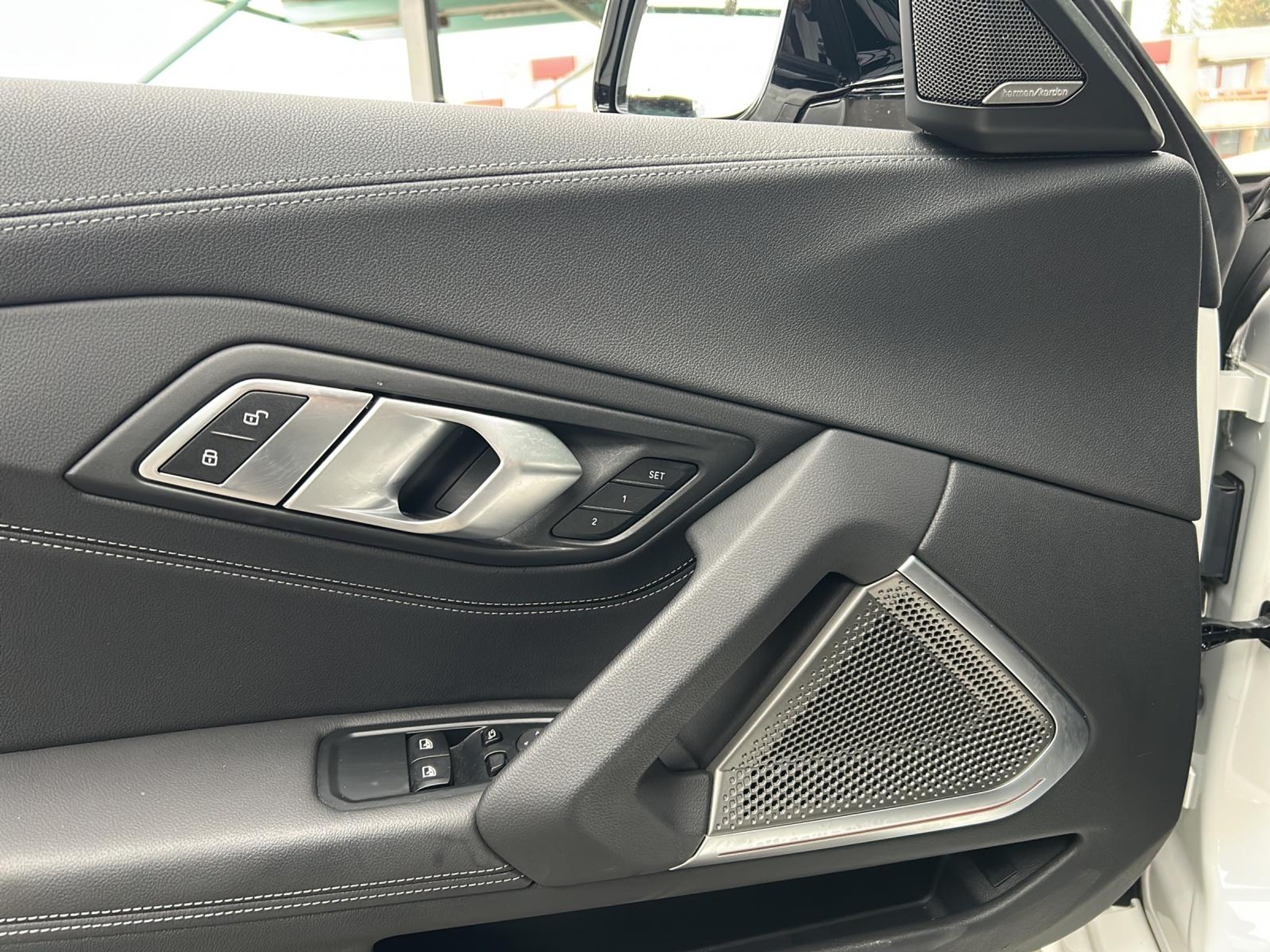 listing desktop thumbnail image 17