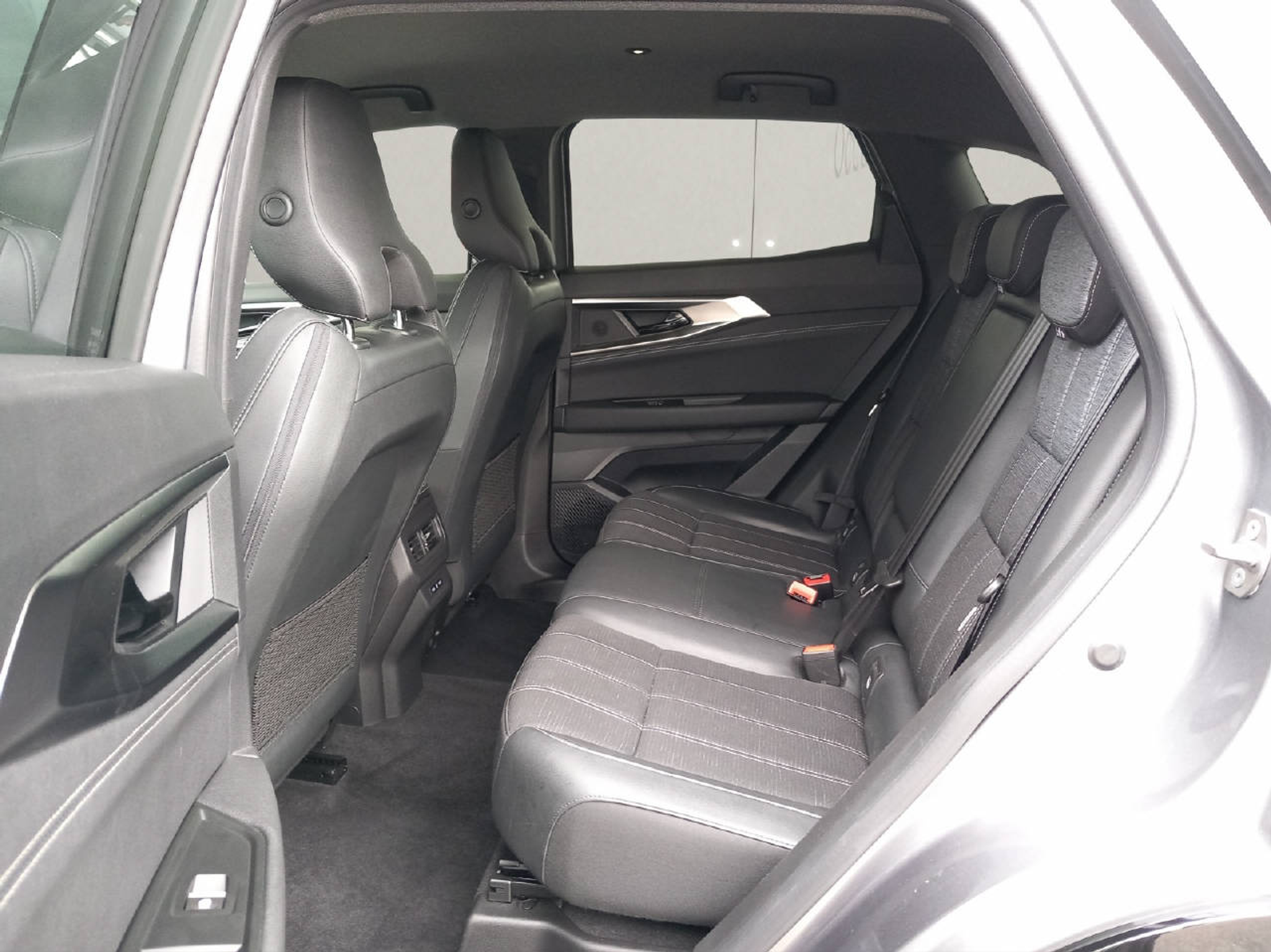 listing desktop thumbnail image 9