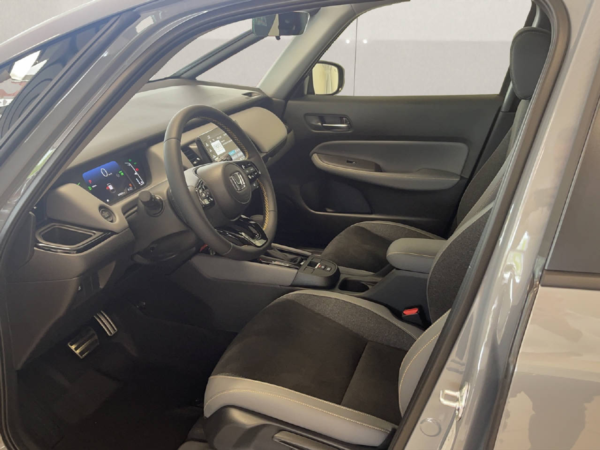 listing desktop thumbnail image 3