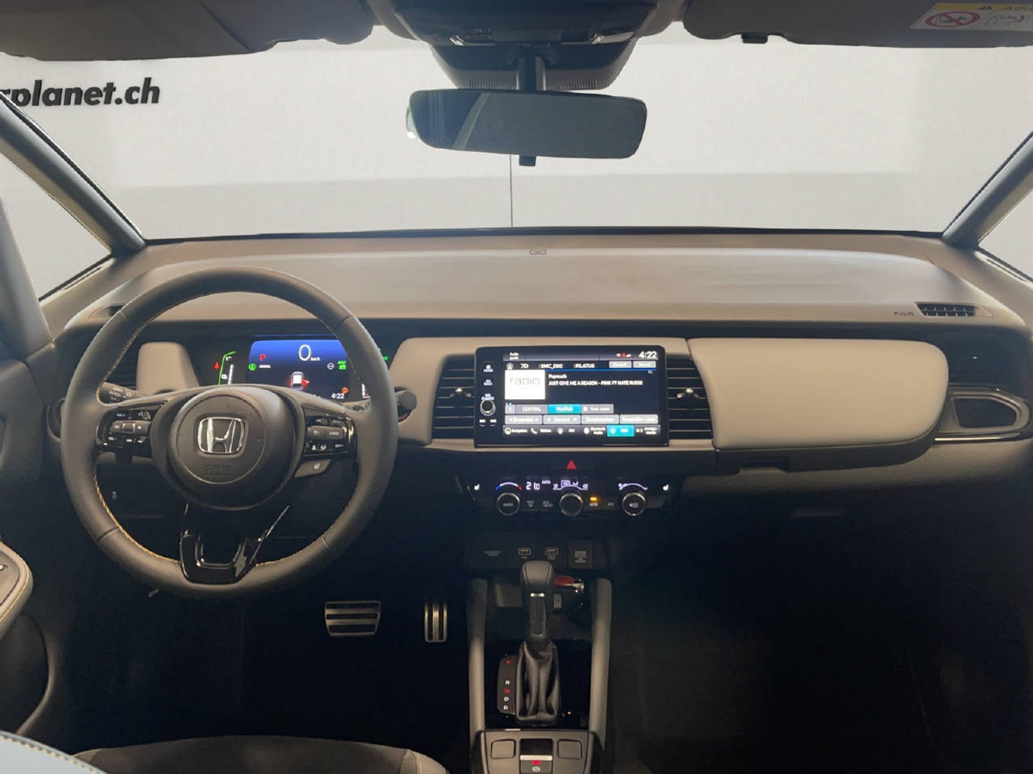 listing desktop thumbnail image 4