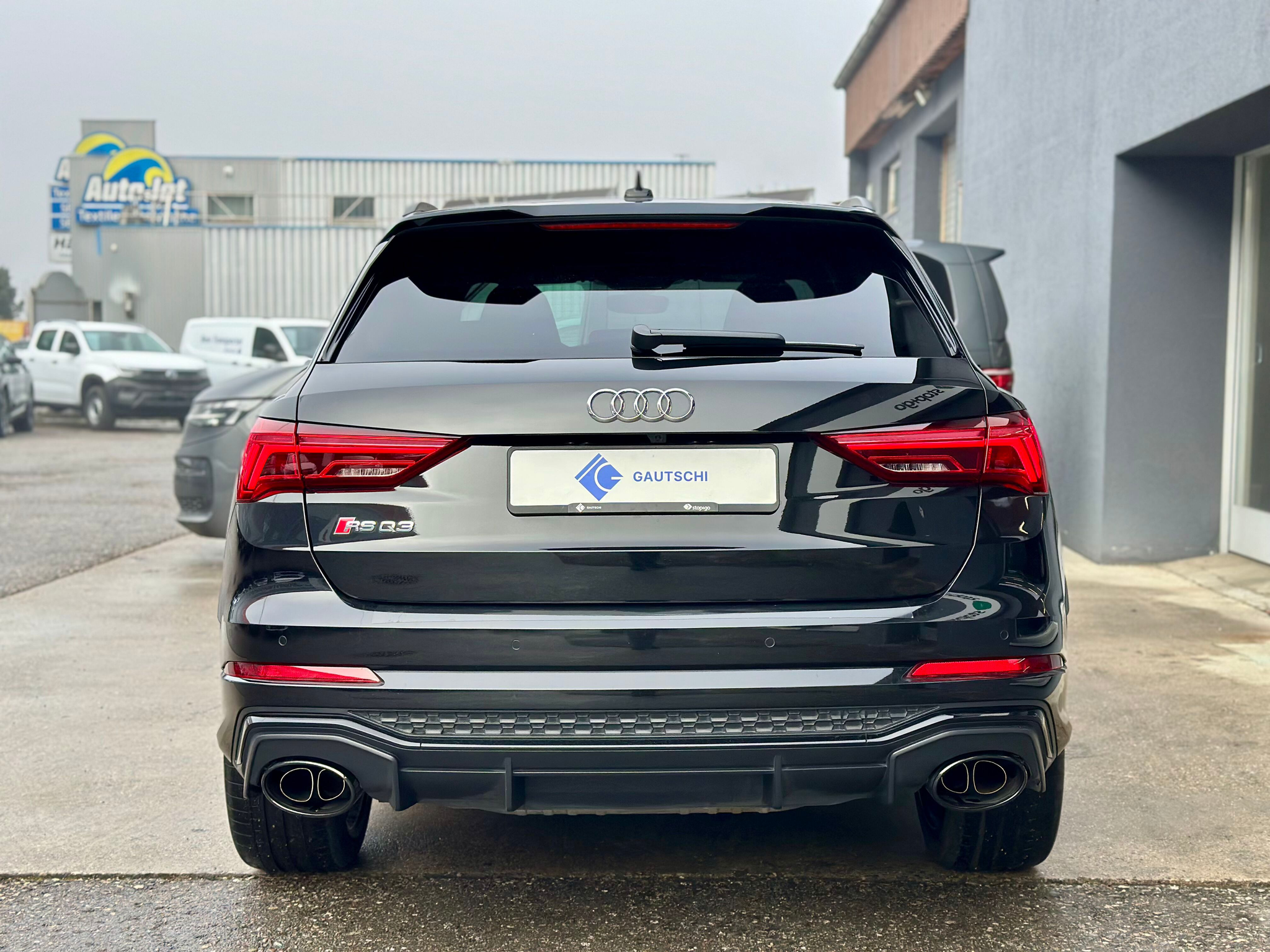 listing desktop thumbnail image 3