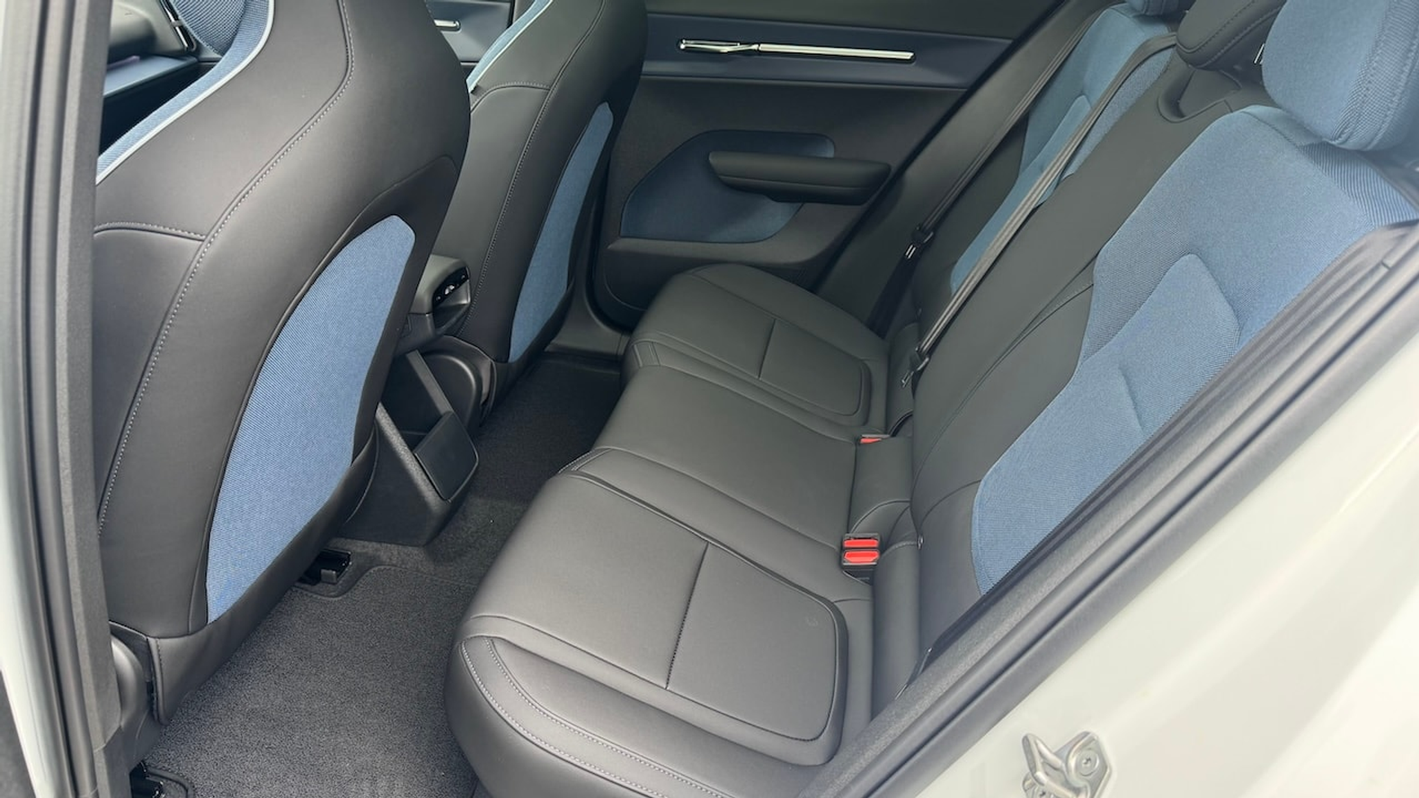 listing desktop thumbnail image 24