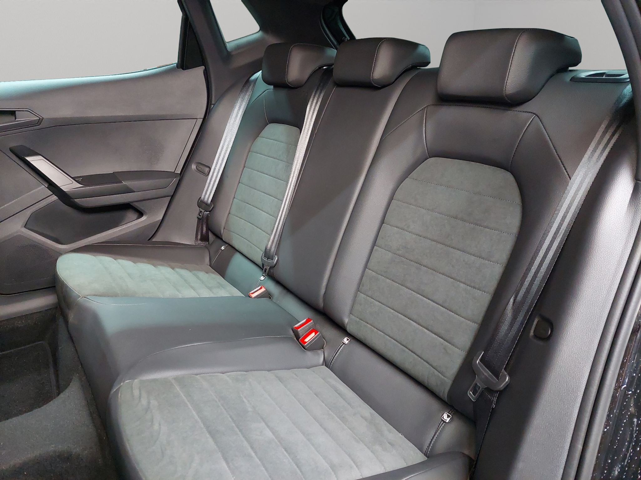 listing desktop thumbnail image 7