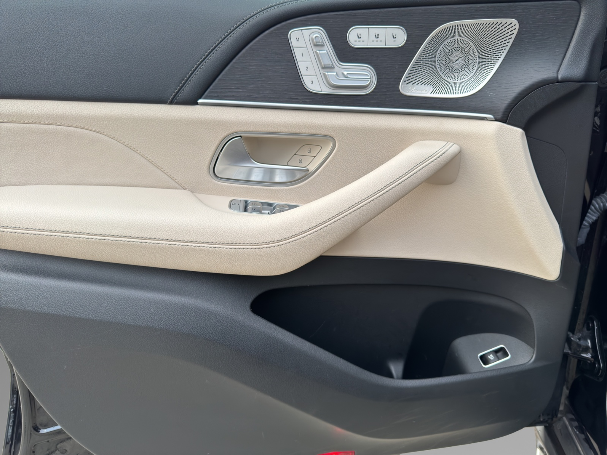 listing desktop thumbnail image 12