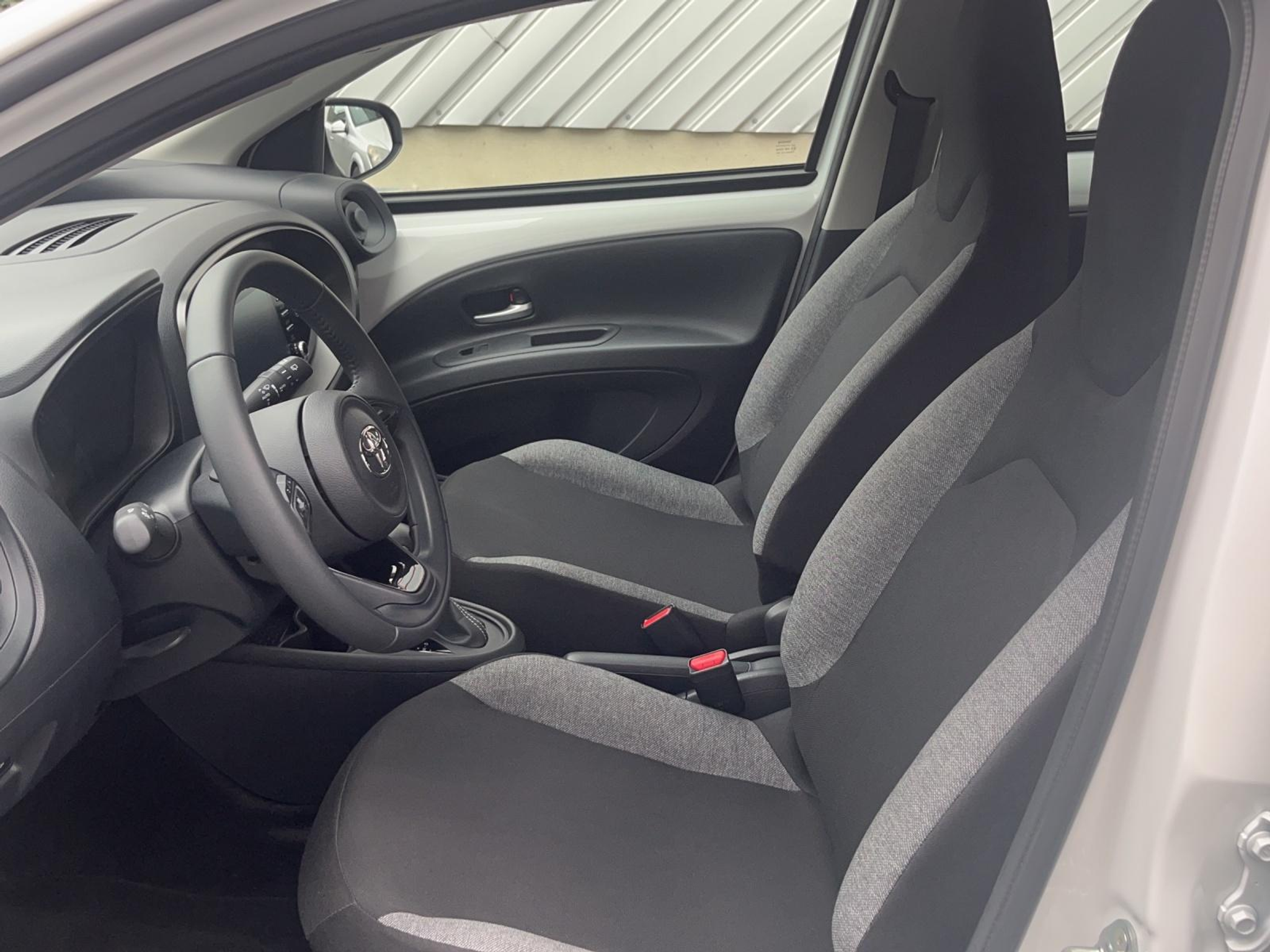 listing desktop thumbnail image 9