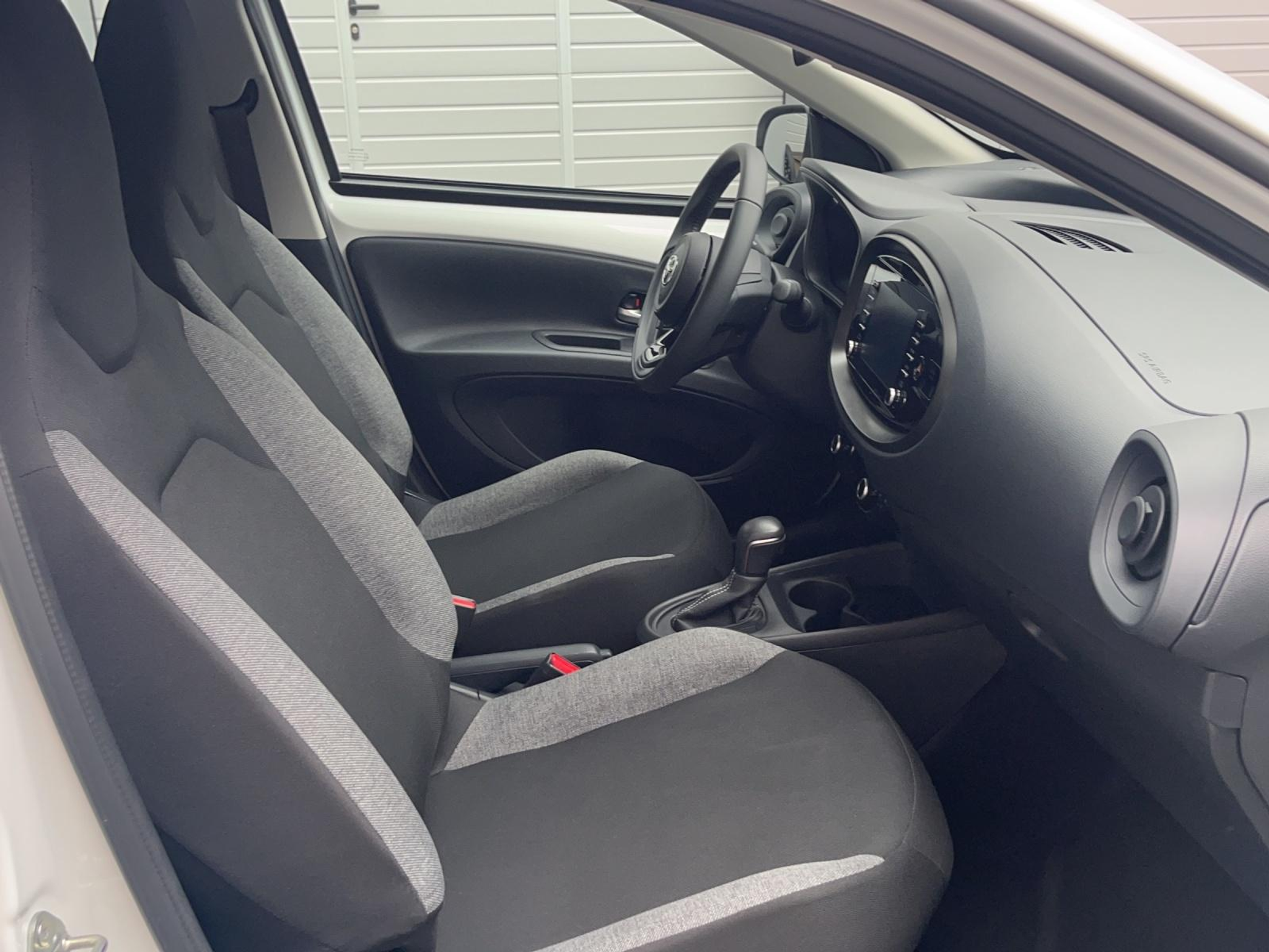 listing desktop thumbnail image 15