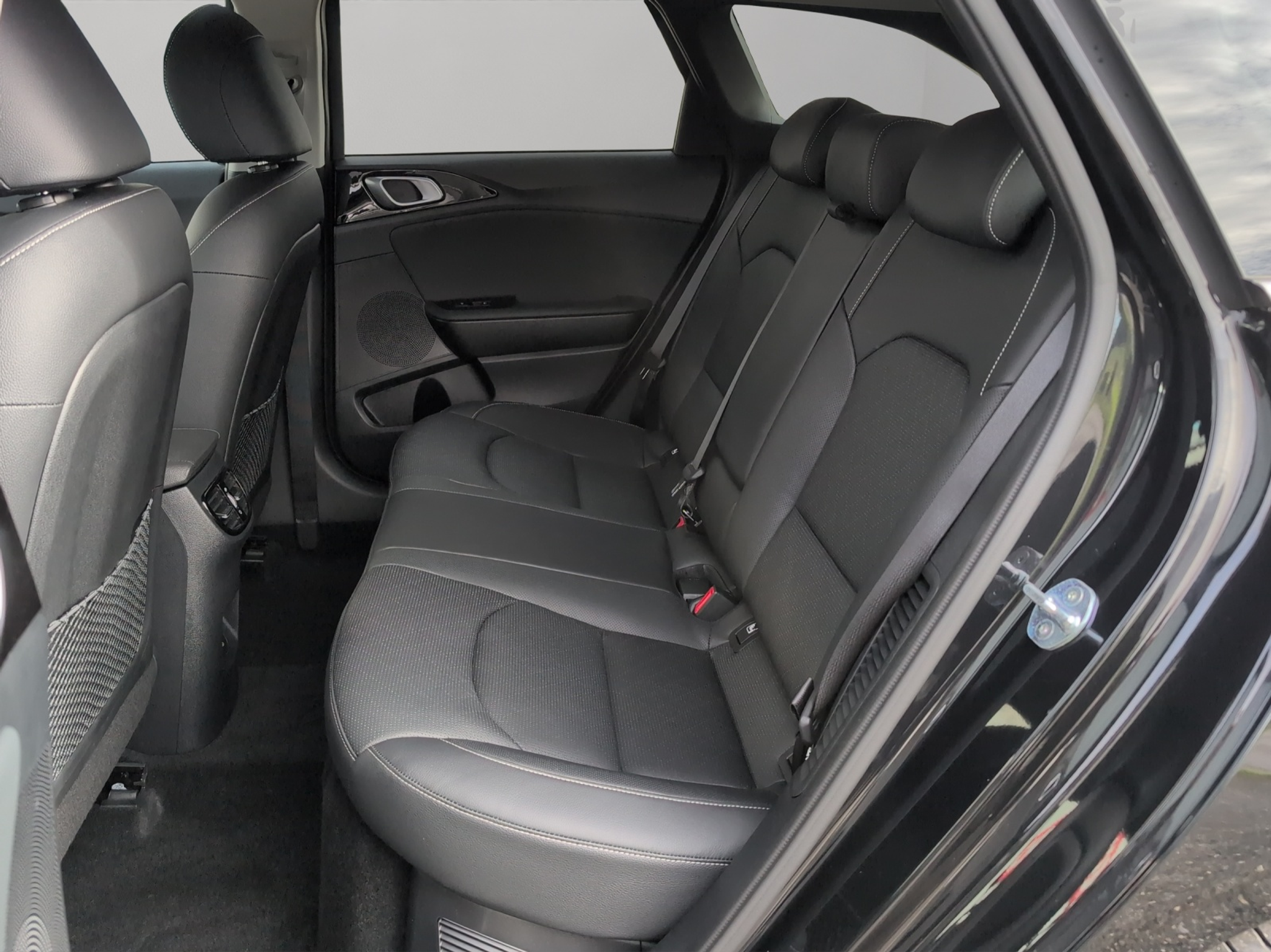 listing desktop thumbnail image 14