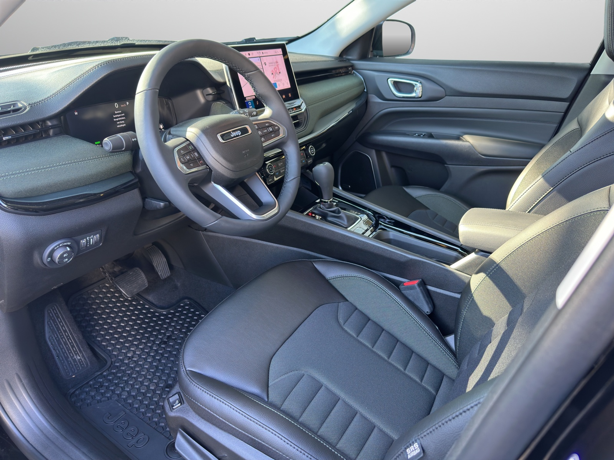 listing desktop thumbnail image 4