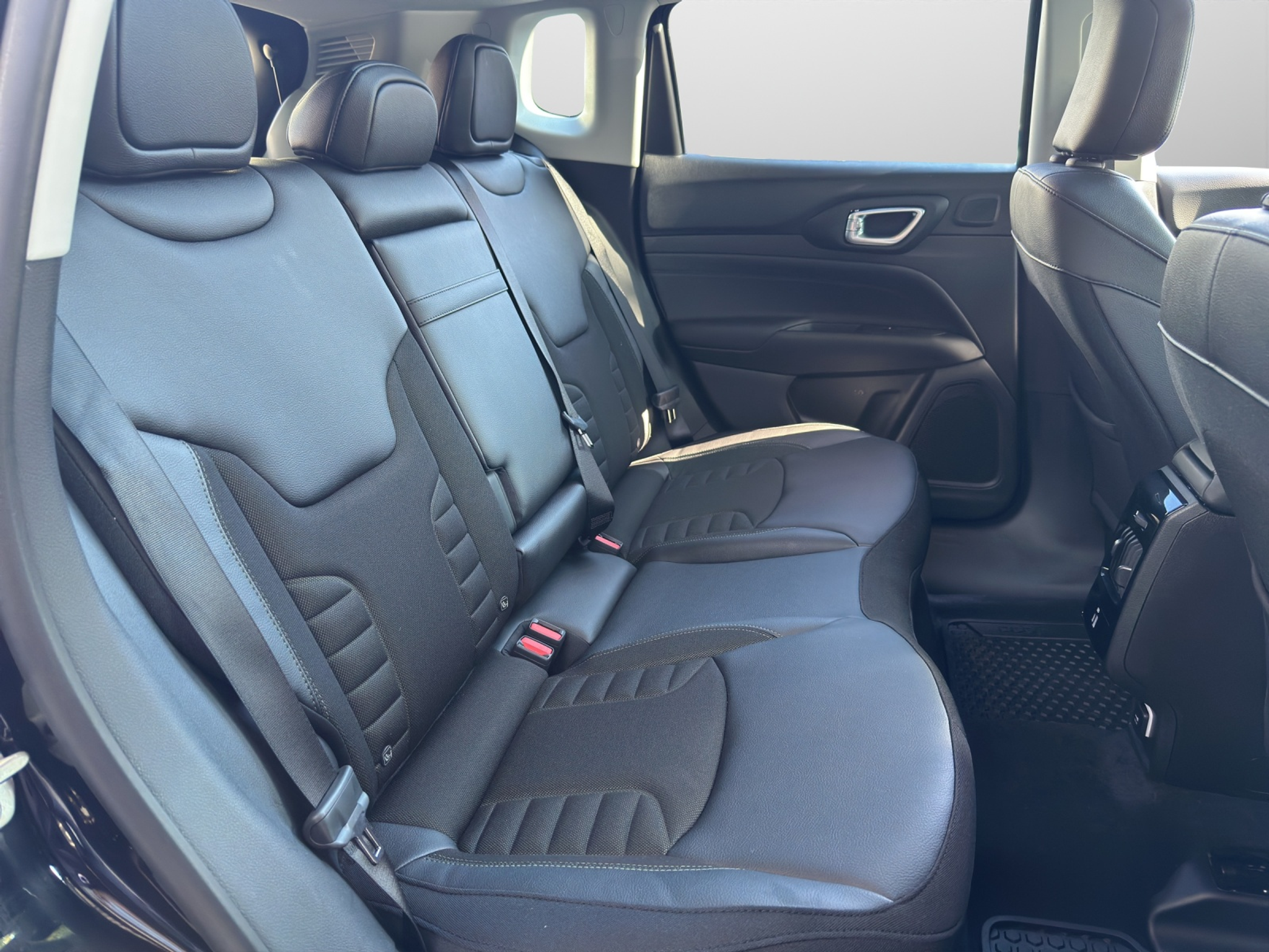 listing desktop thumbnail image 12