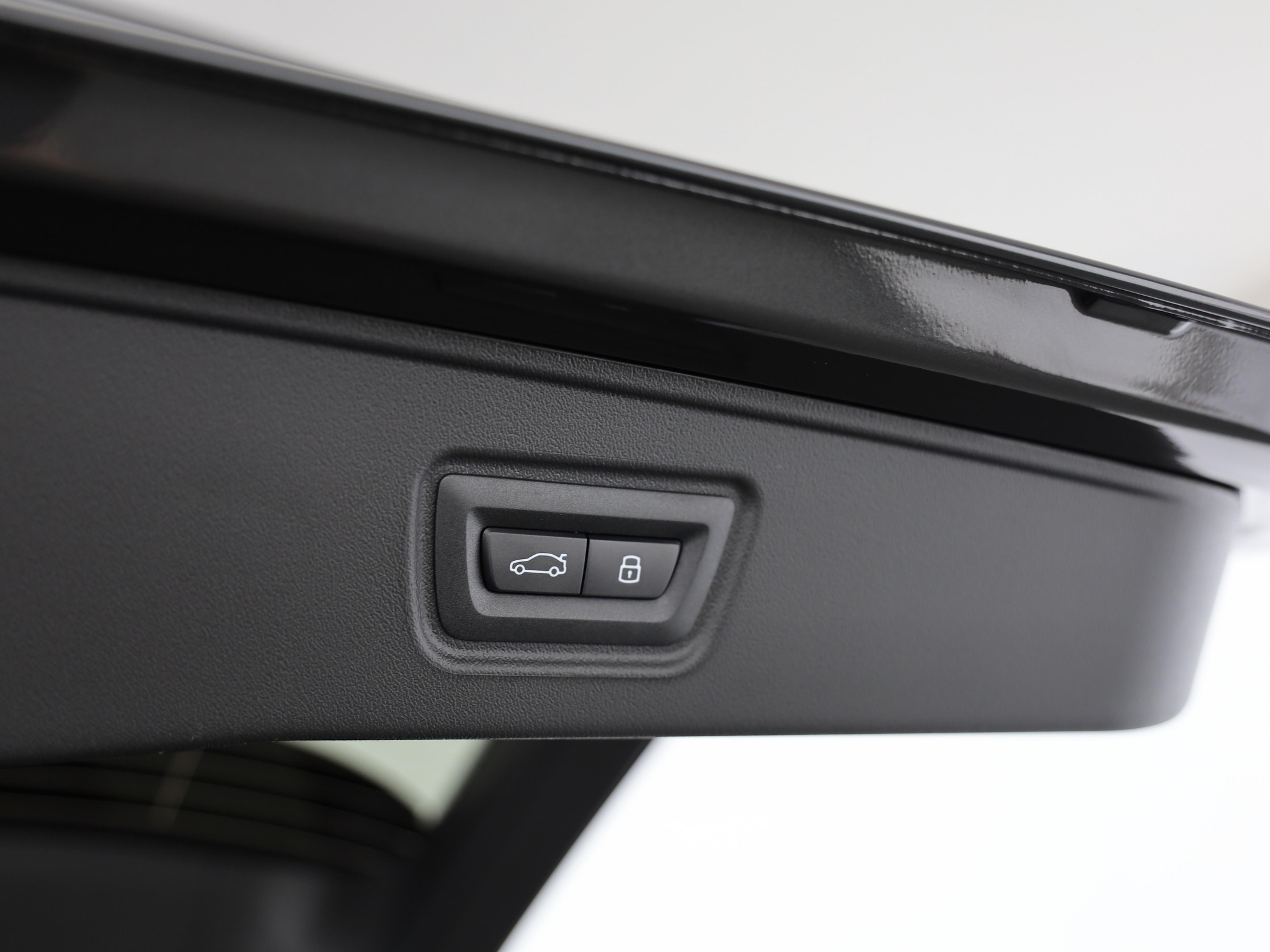 listing desktop thumbnail image 16