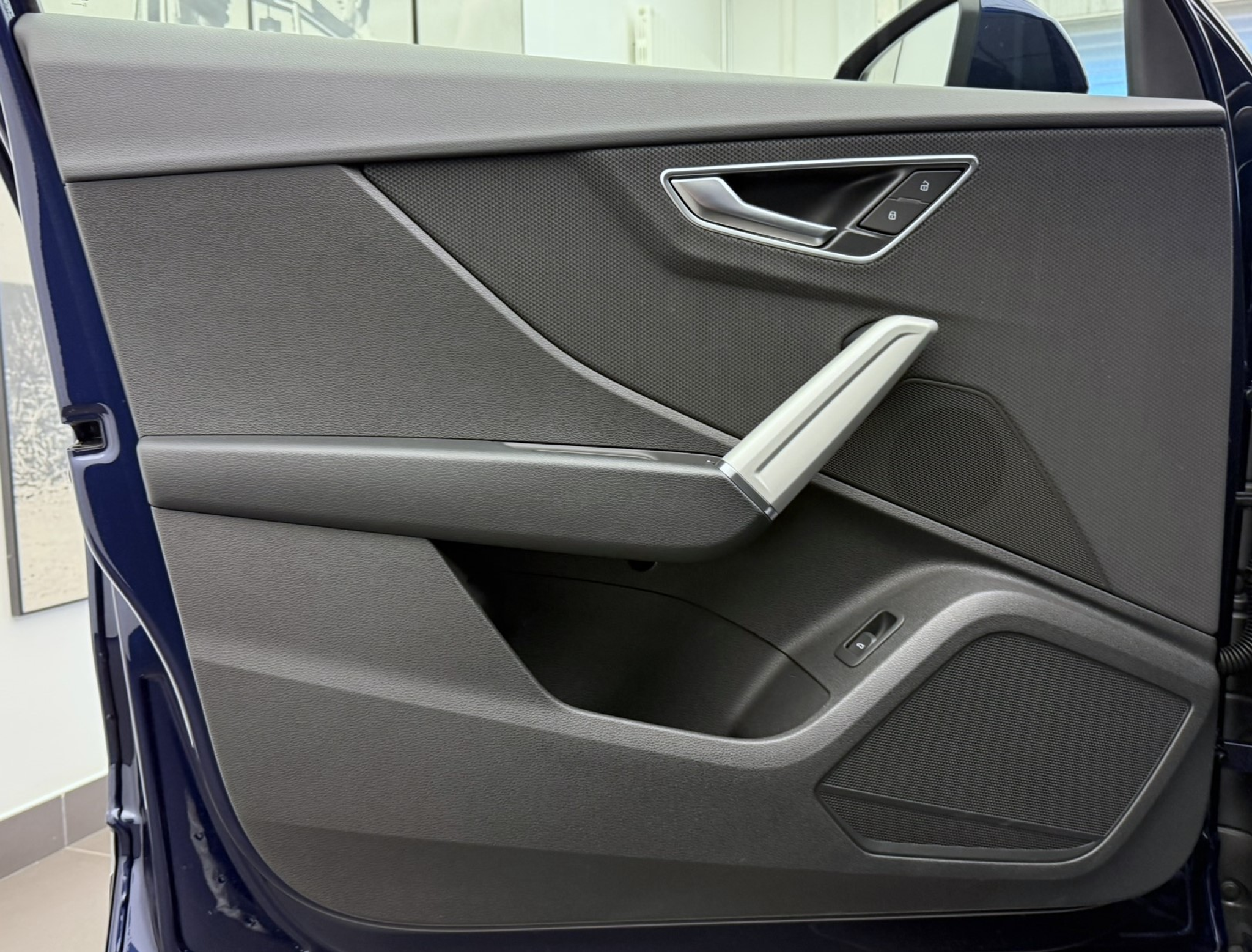 listing desktop thumbnail image 3